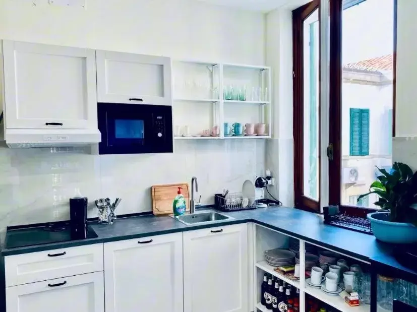 Kitchen/Kitchenette in B&B Corso Italia