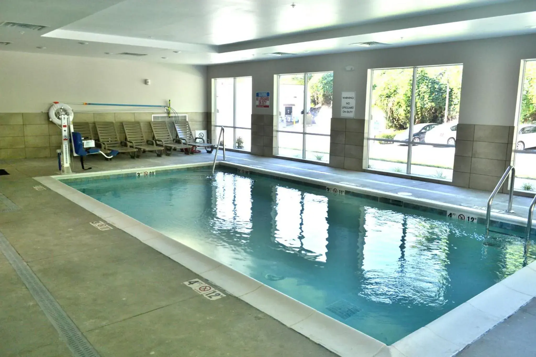 Swimming pool in MainStay Suites Gatlinburg Downtown Area Swimming pool in MainStay Suites Gatlinburg Downtown Area