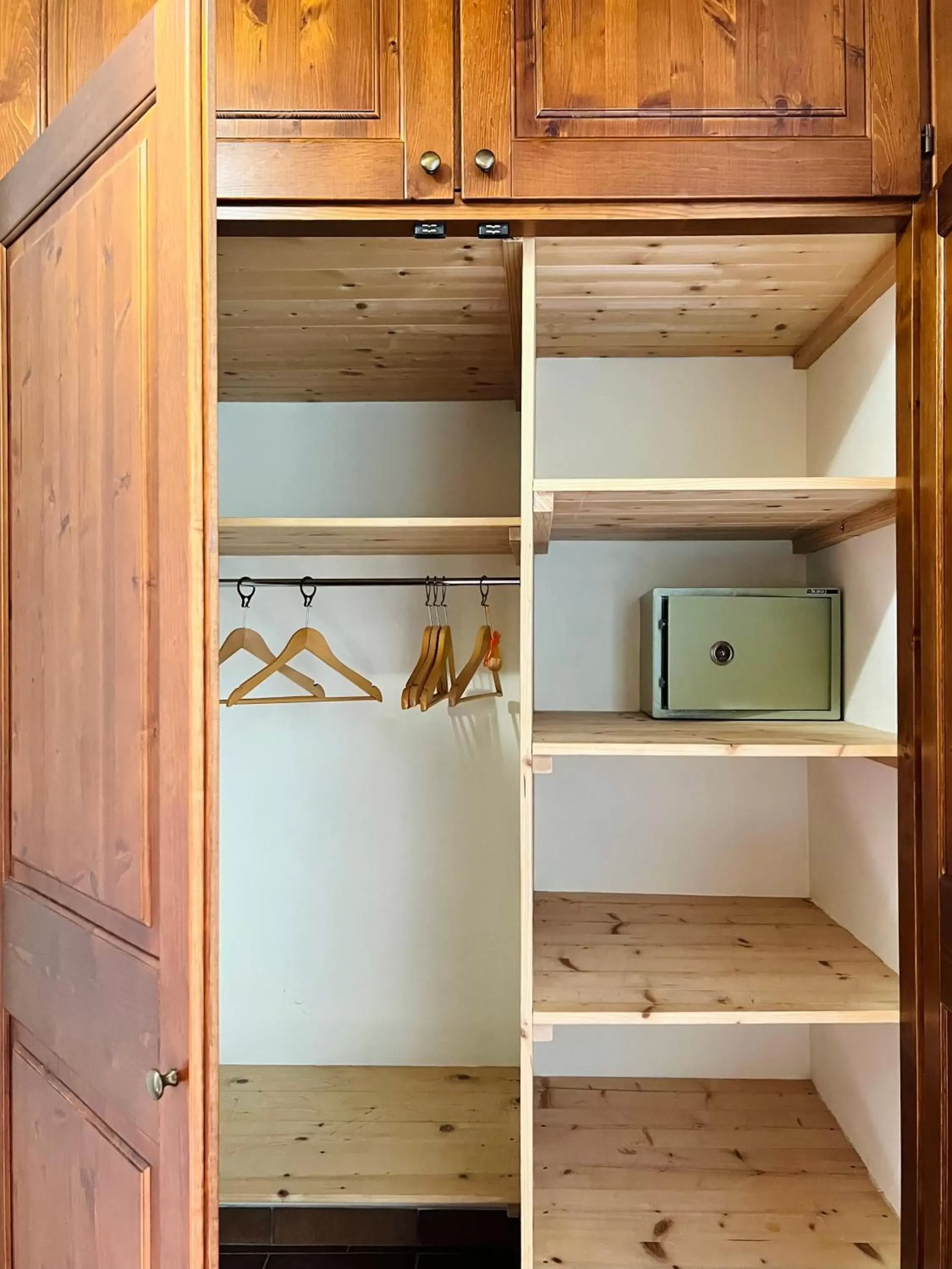 wardrobe, Kitchen/Kitchenette in Agriturismo Sabidor