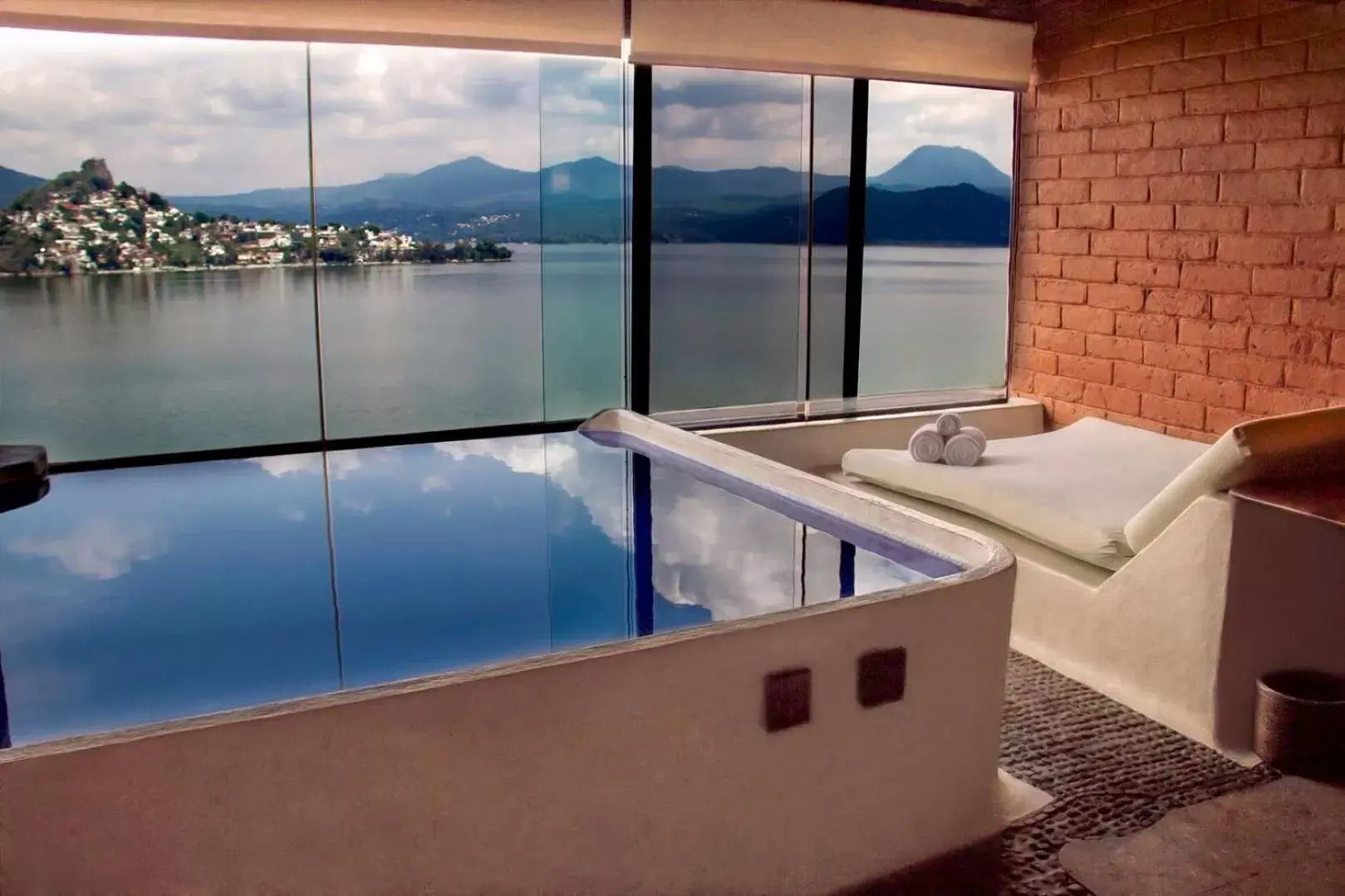 Bedroom, Swimming Pool in El Santuario Resort & Spa