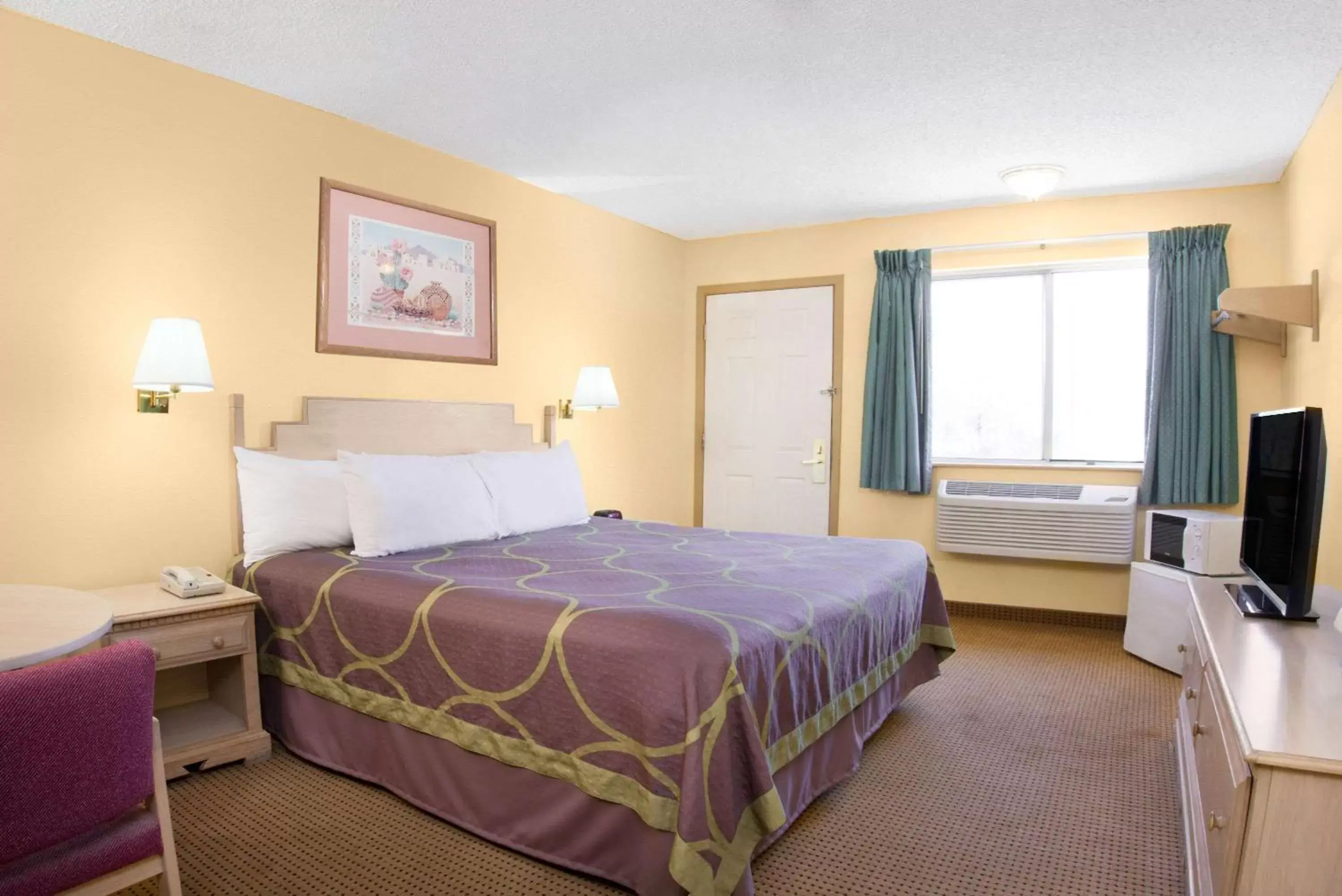 Photo of the whole room, Bed in Super 8 by Wyndham Grants