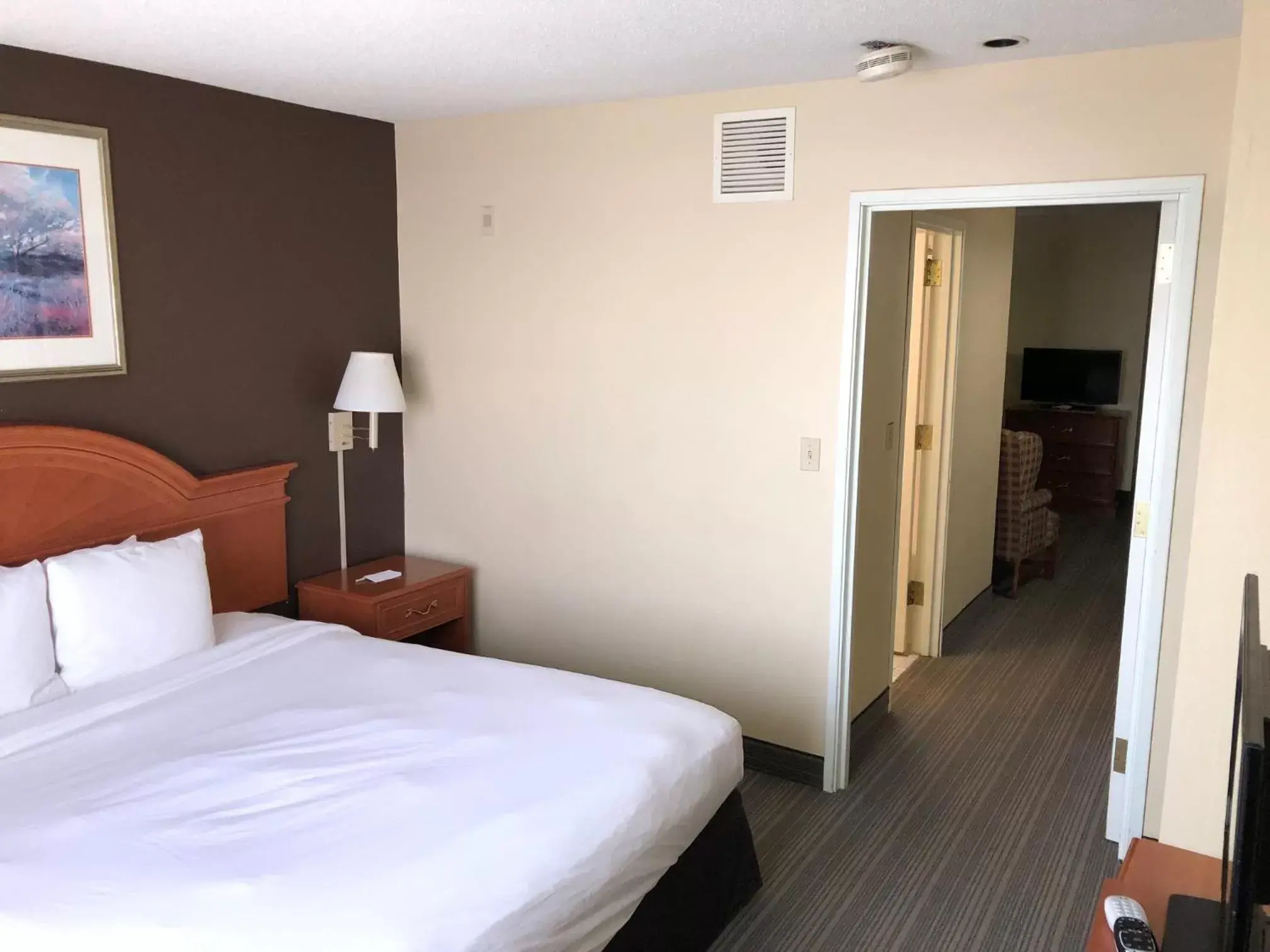 Bed in Country Inn & Suites by Radisson, Chicago O Hare Airport