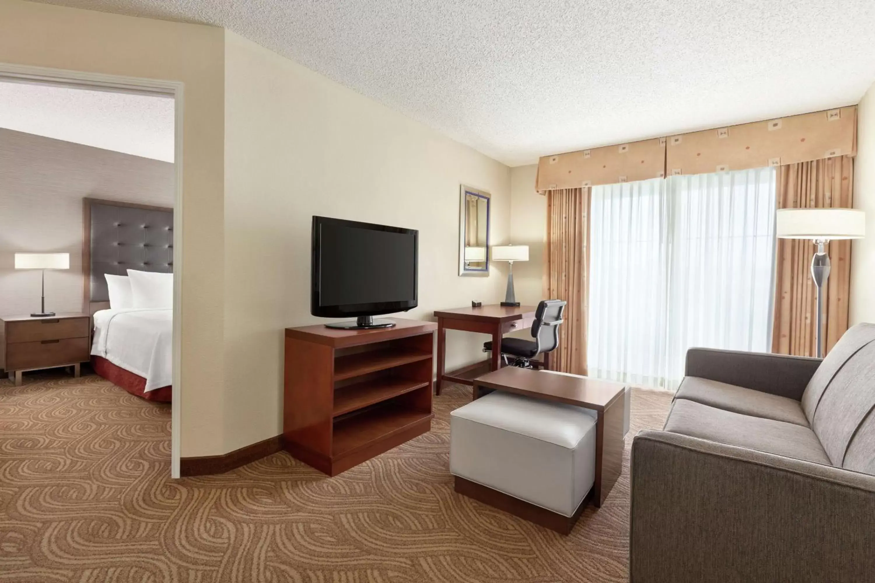 Living room, TV/Entertainment Center in Homewood Suites by Hilton - Oakland Waterfront
