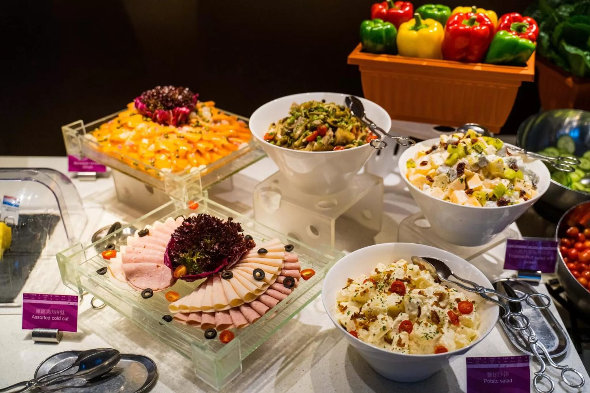 Restaurant/places to eat in Crowne Plaza Hong Kong Kowloon East by IHG