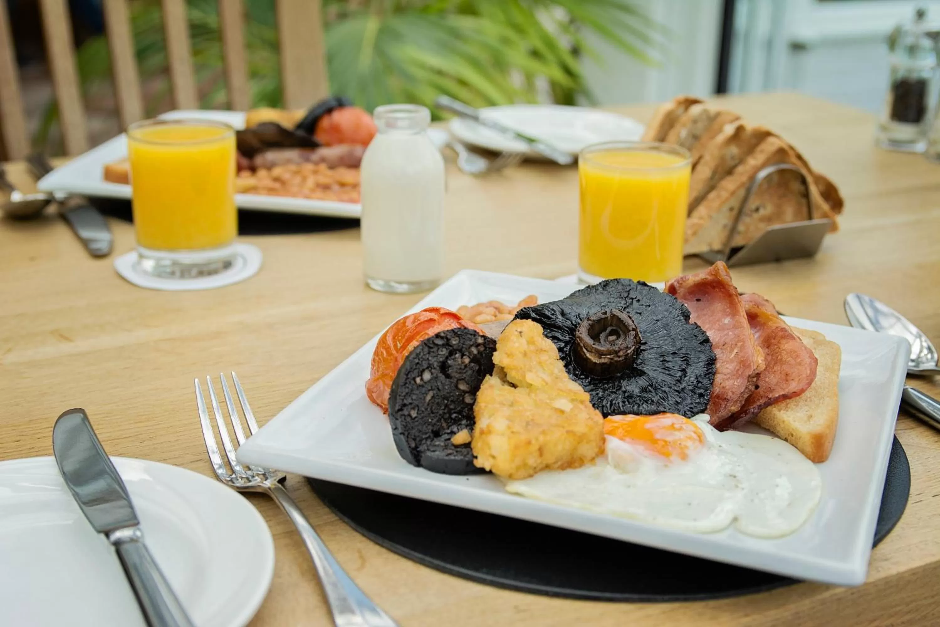 Breakfast in Waveney House Hotel