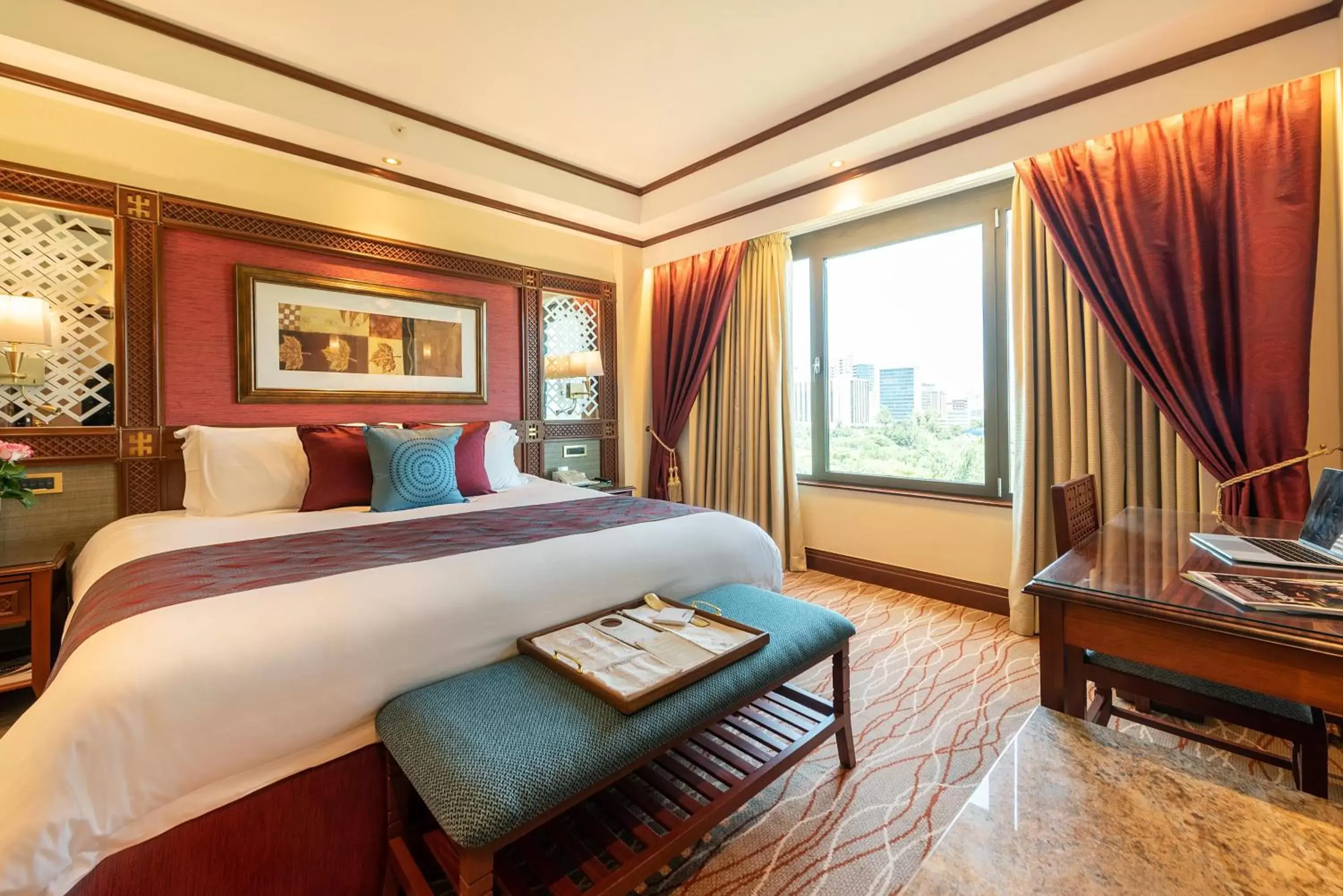 City view, Bed in Nairobi Serena Hotel