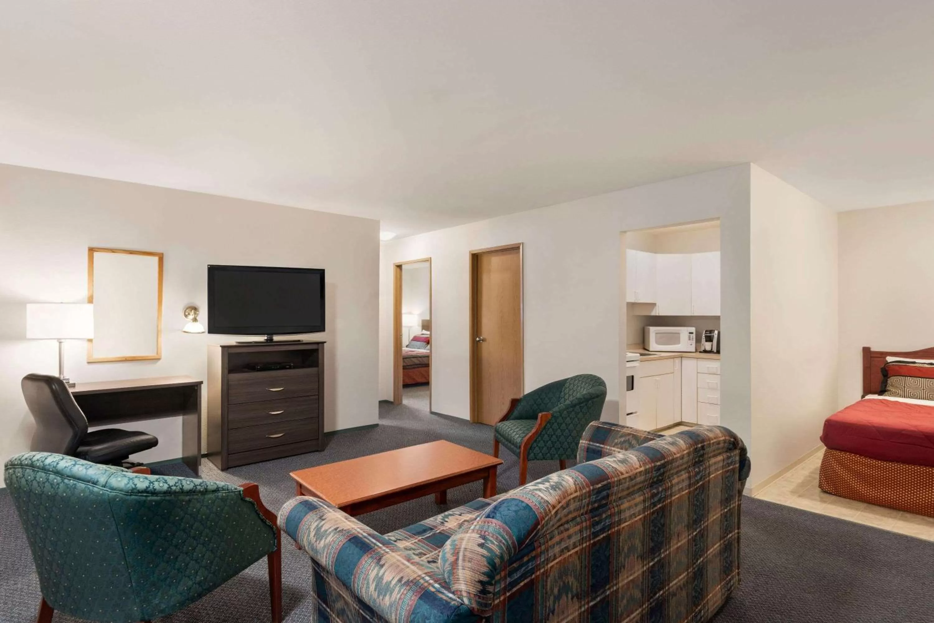 Photo of the whole room, Bed in Travelodge by Wyndham McBride