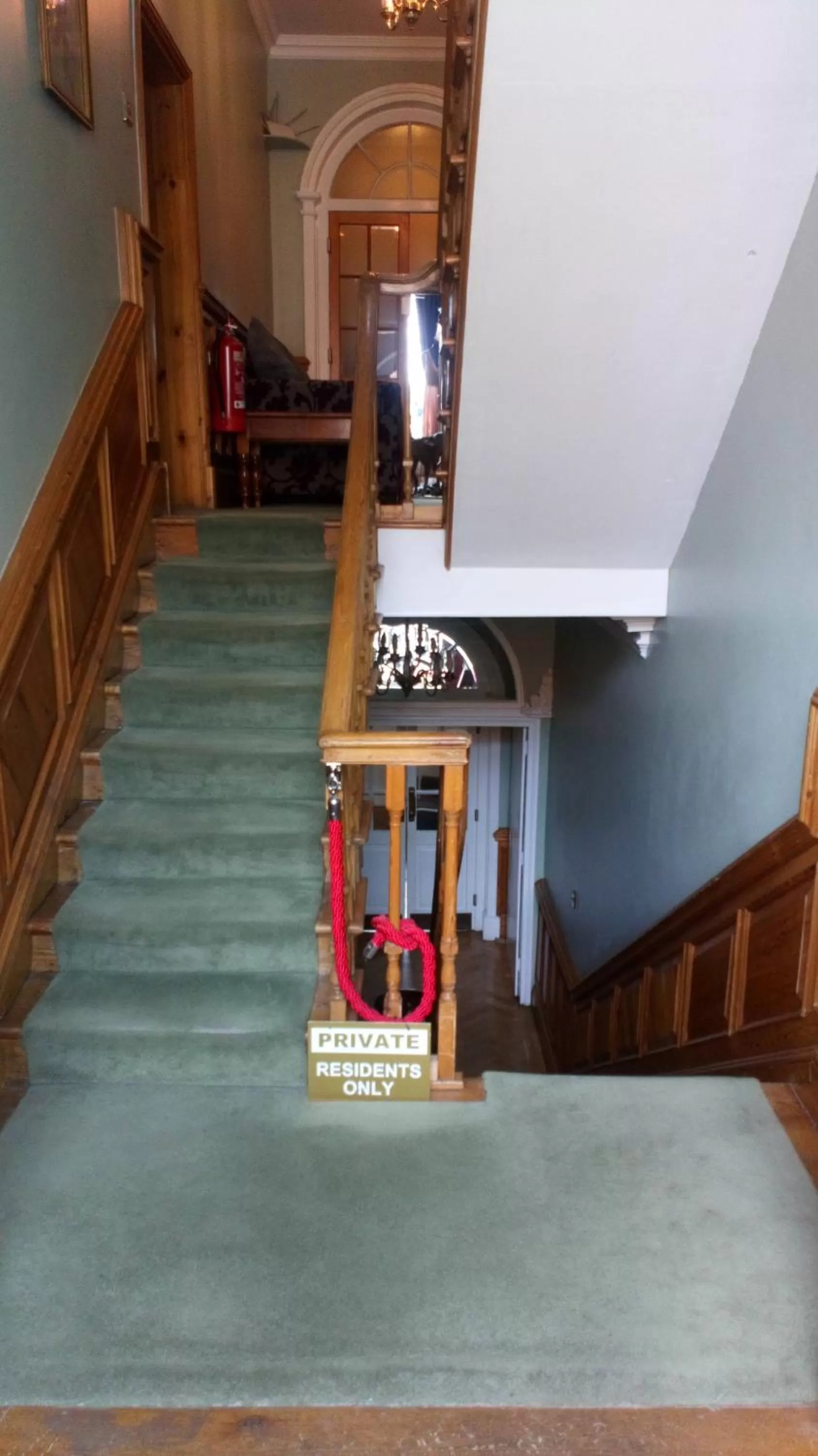 The Londesborough Arms bar with en-suite rooms