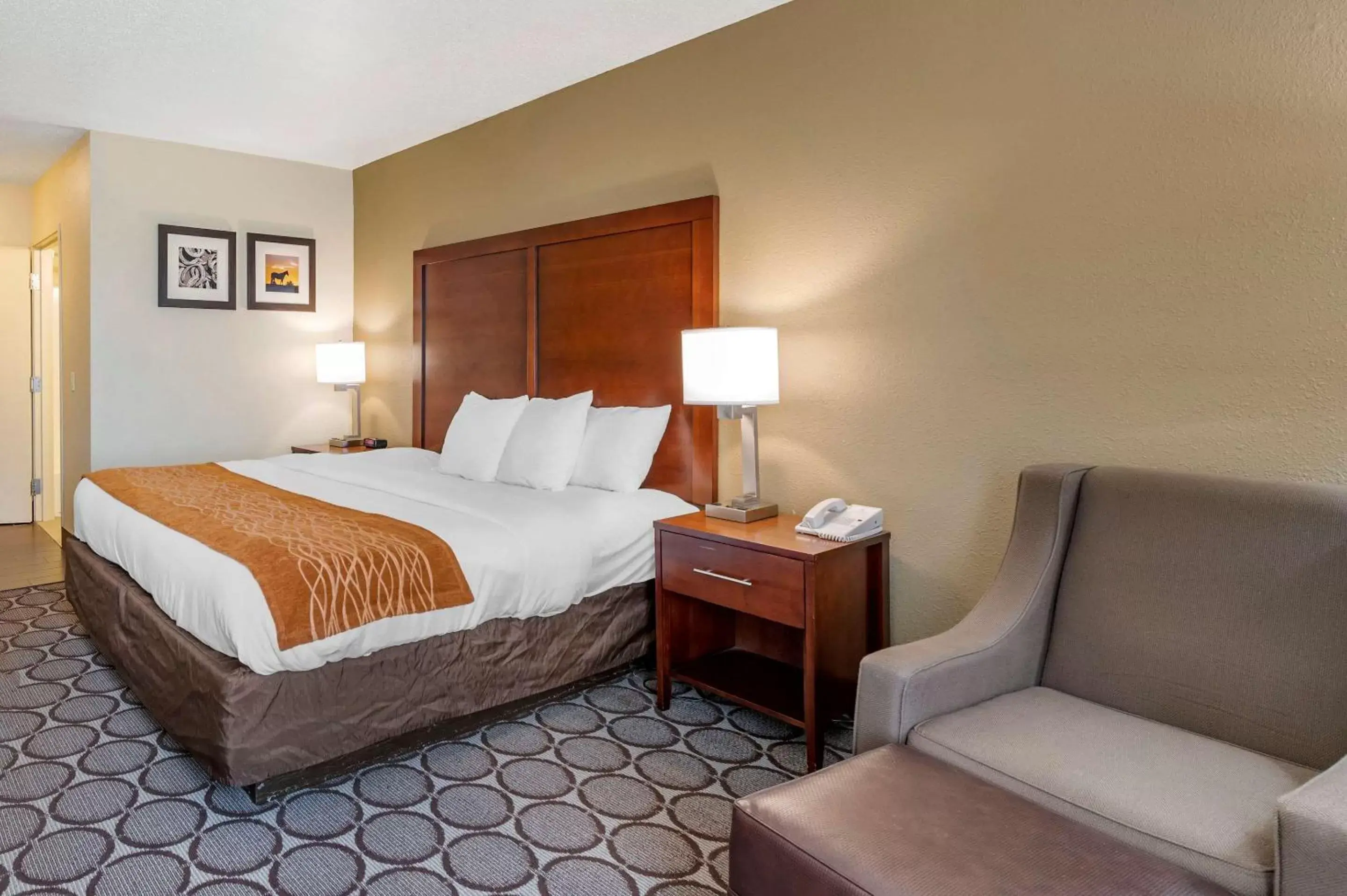 Photo of the whole room, Bed in Comfort Inn Cincinnati Airport Turfway Road