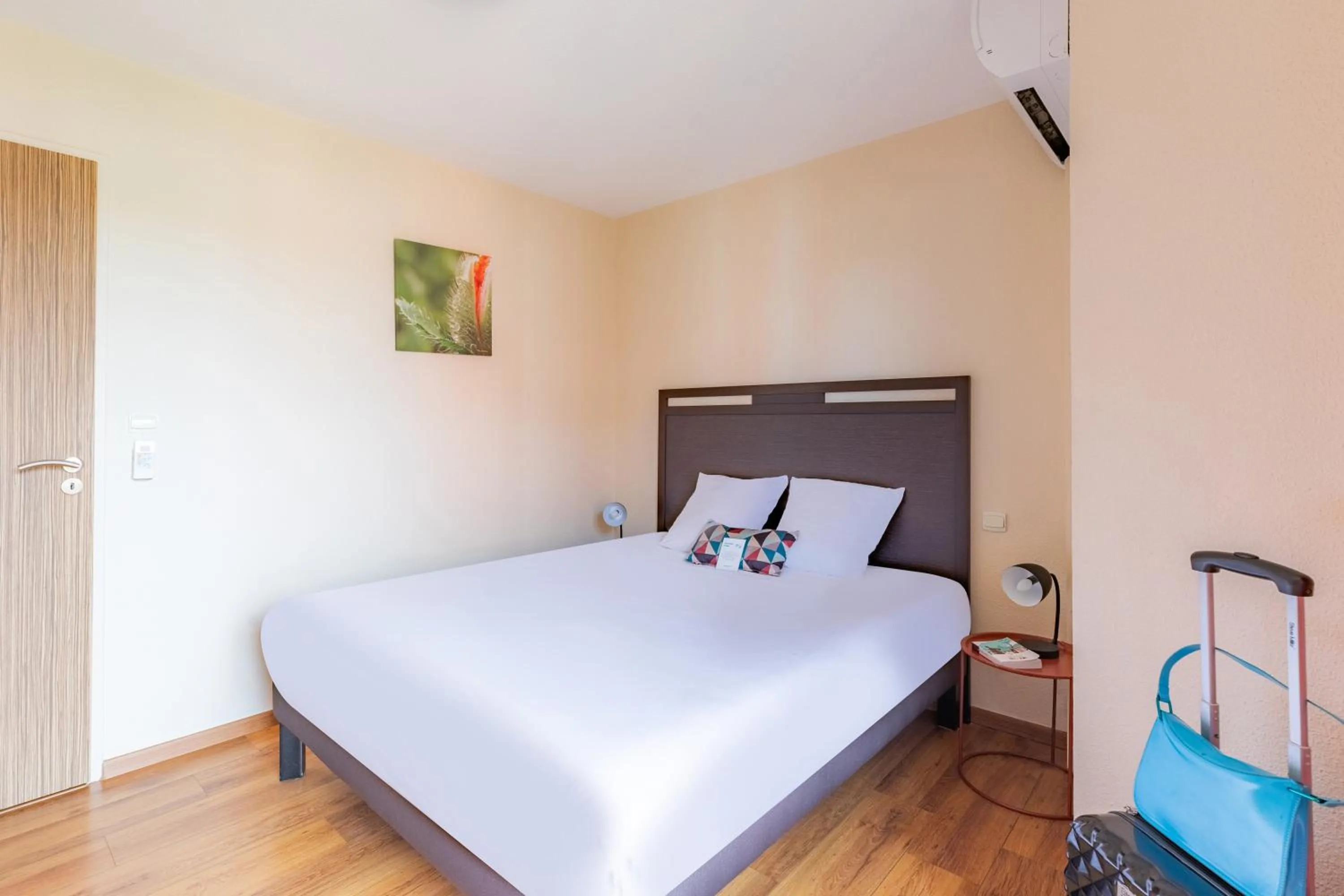 Bed in Appart'City Classic Toulouse Saint-Simon
