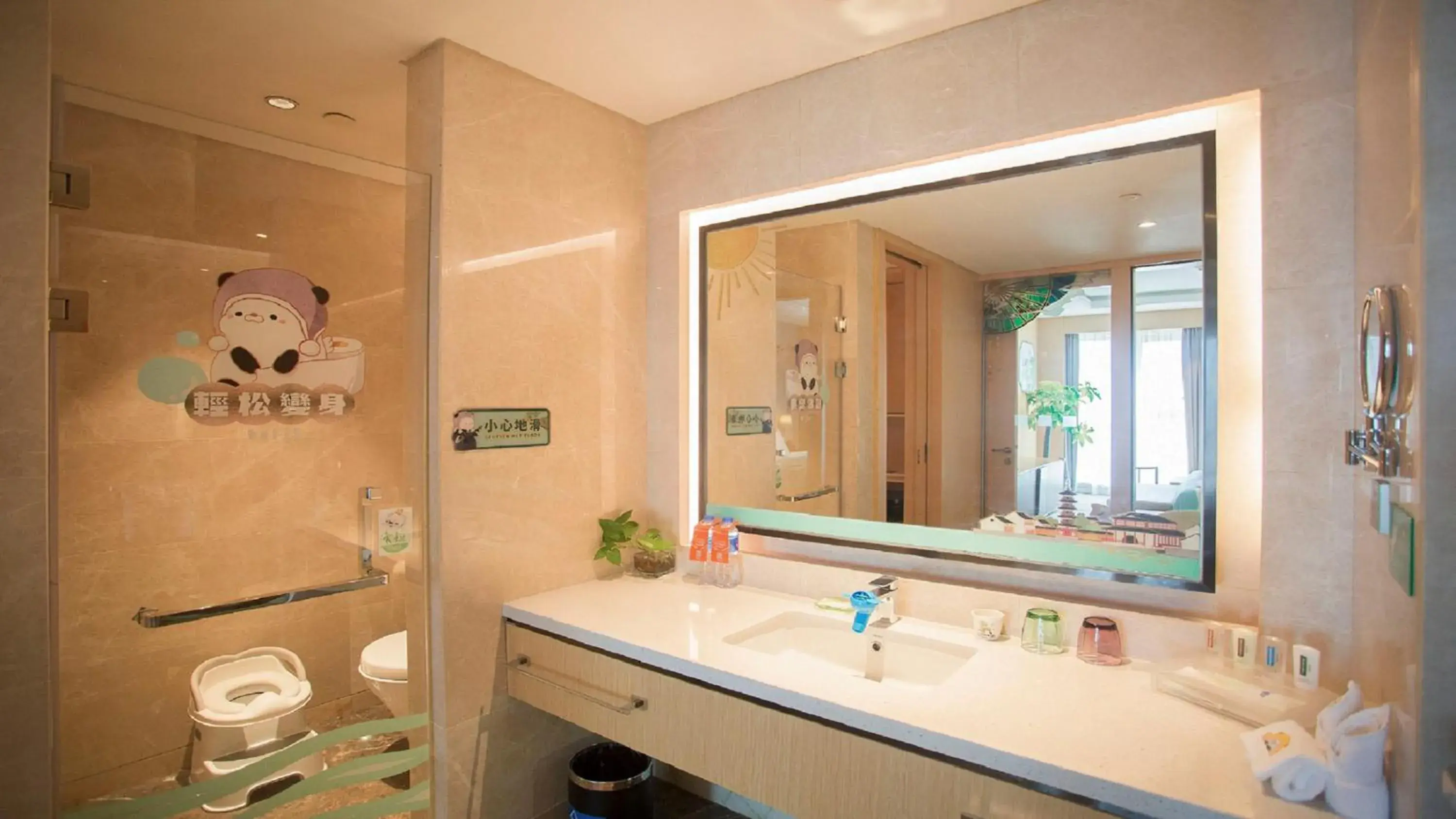 Photo of the whole room, Bathroom in Holiday Inn Suzhou Huirong Plaza, an IHG Hotel