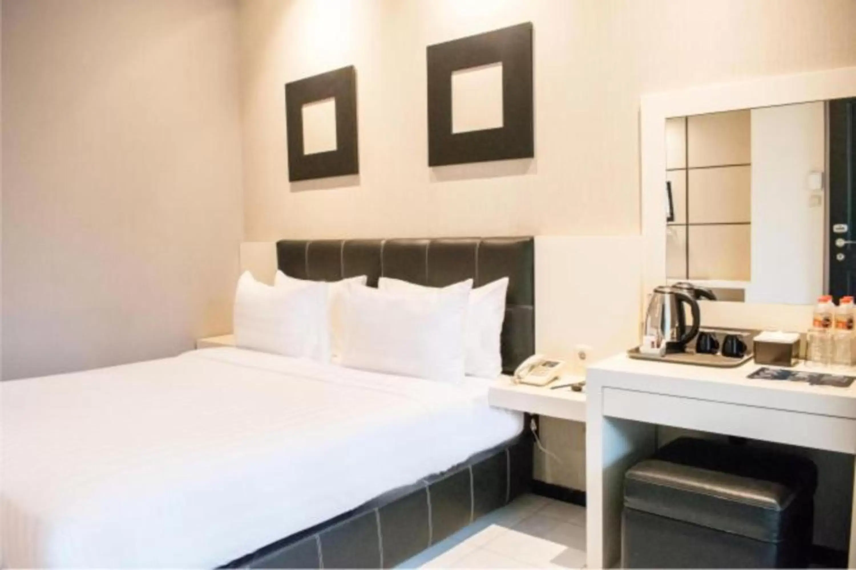 Bed in Luminor Hotel Jember By WH