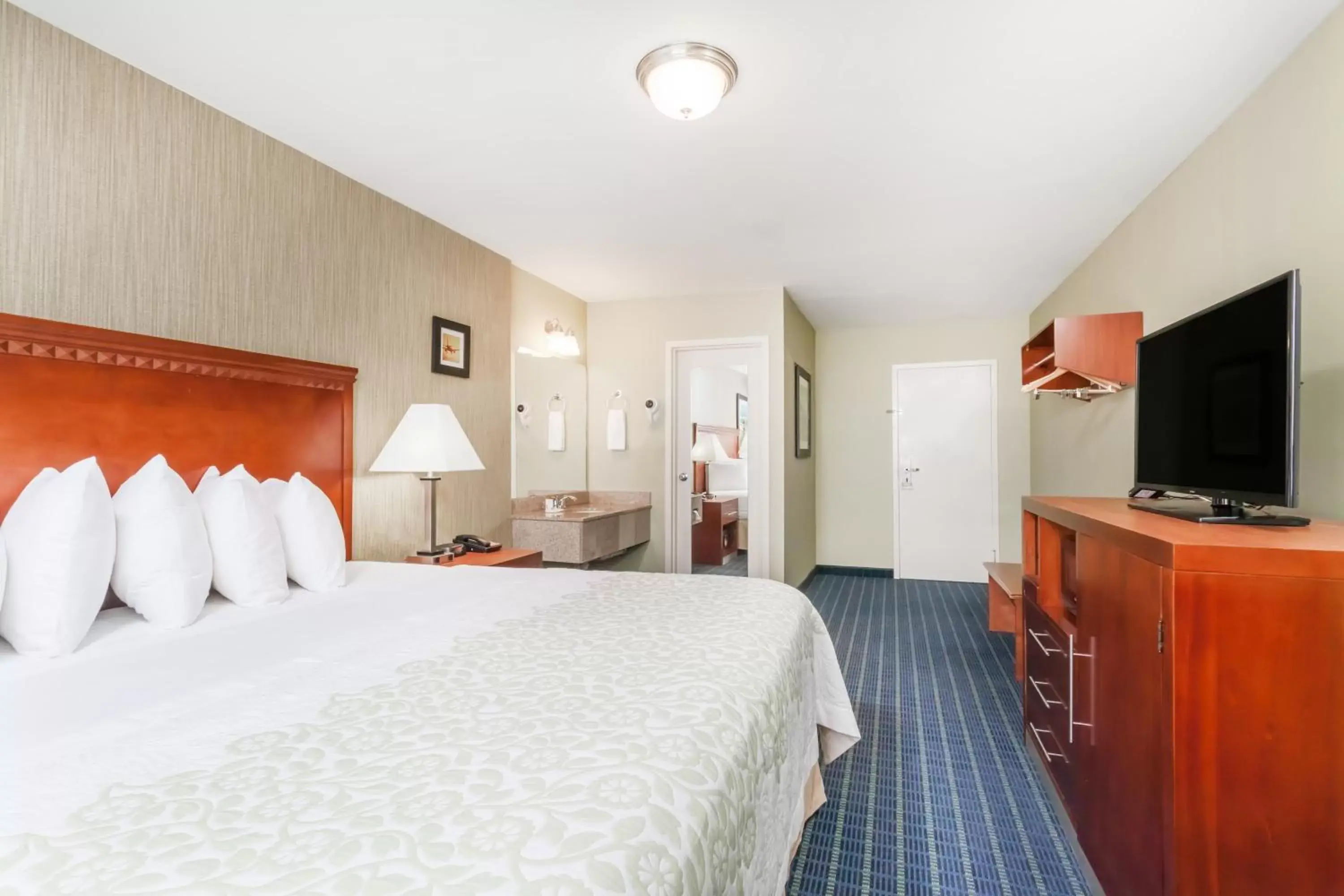 Bedroom, Bed in Days Inn by Wyndham Windsor Locks / Bradley Intl Airport