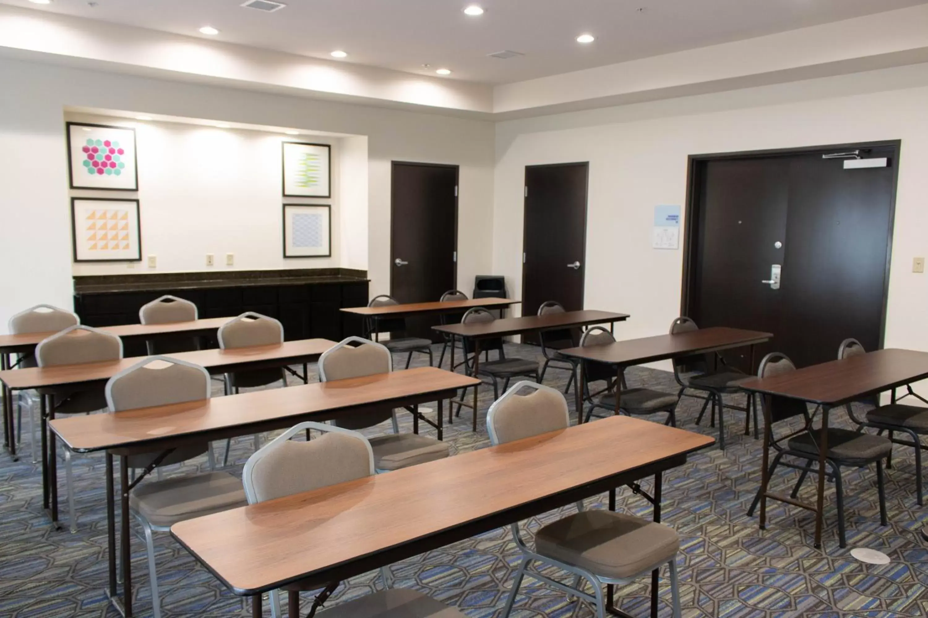 Meeting/conference room, Lounge/Bar in Holiday Inn Express Hotel & Suites Temple-Medical Center Area, an IHG Hotel