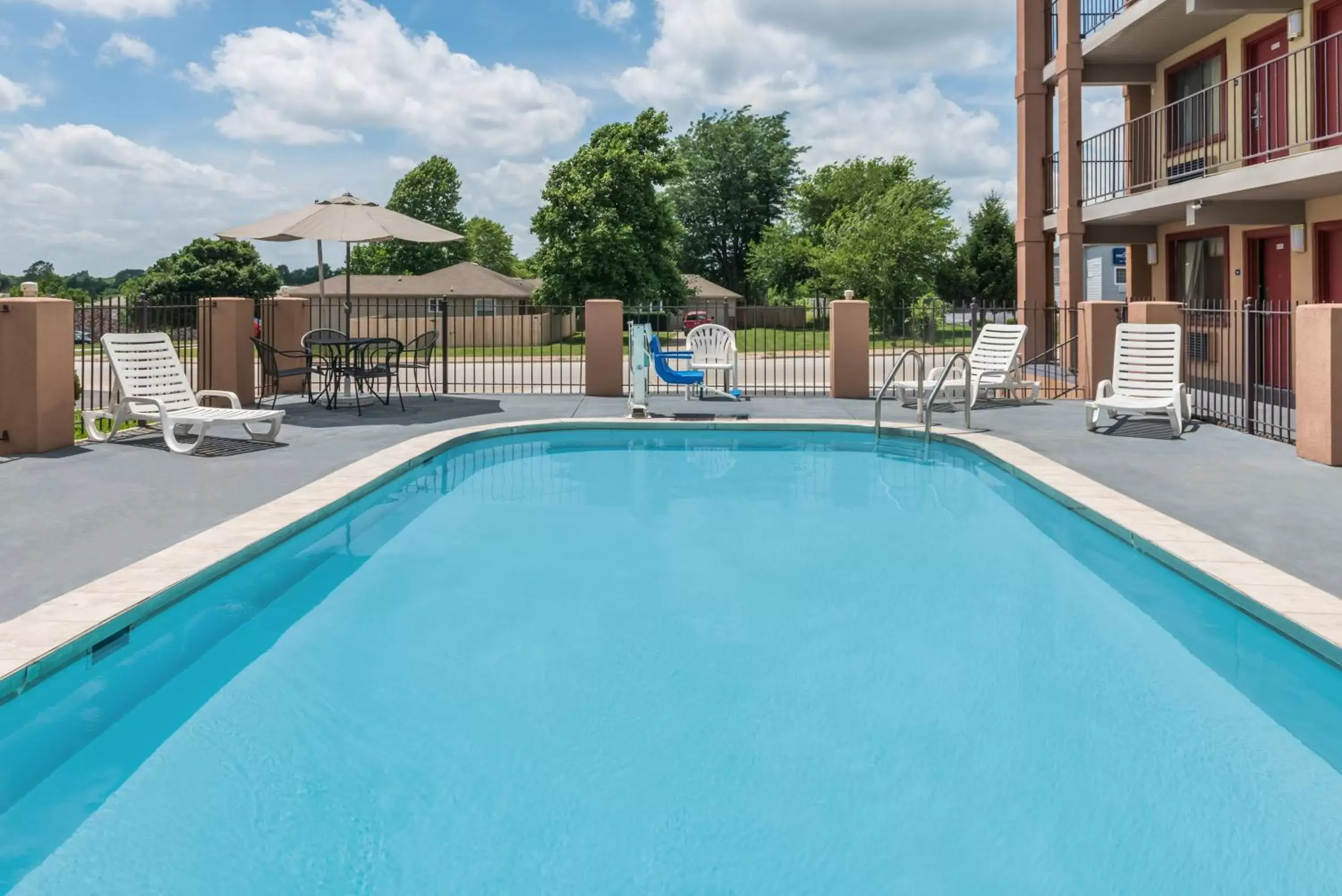 Swimming pool, Property Building in Days Inn & Suites by Wyndham Springfield on I-44