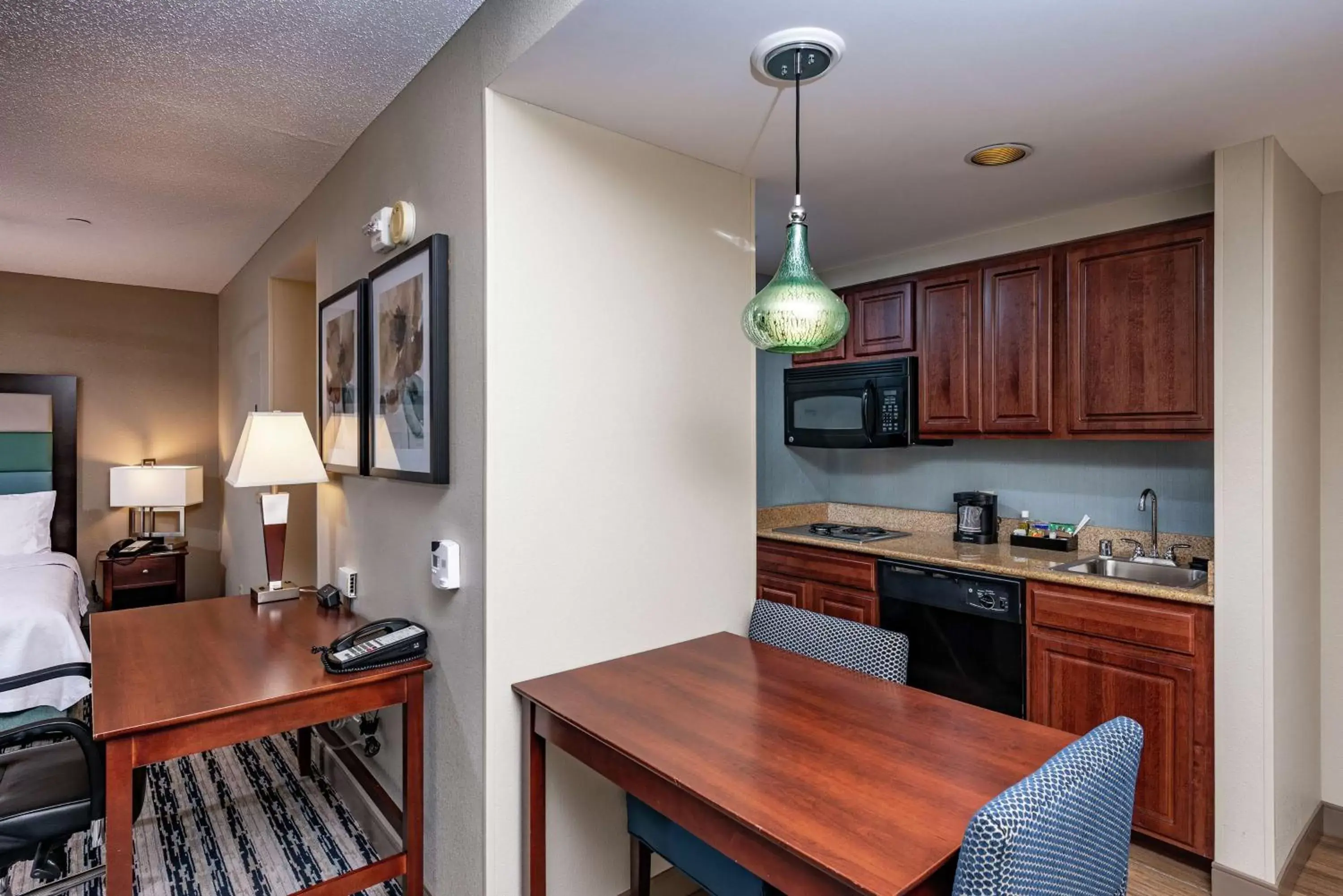 Kitchen or kitchenette, Kitchen/Kitchenette in Homewood Suites by Hilton Portland