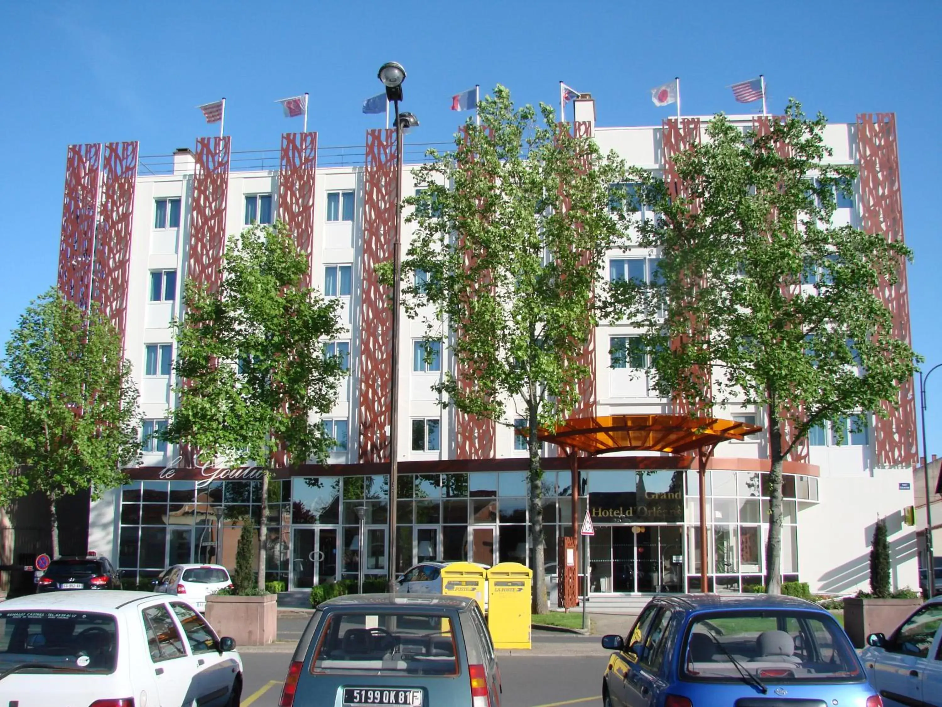 Facade/entrance, Property Building in Logis Hotels Grand Hotel d'Orléans