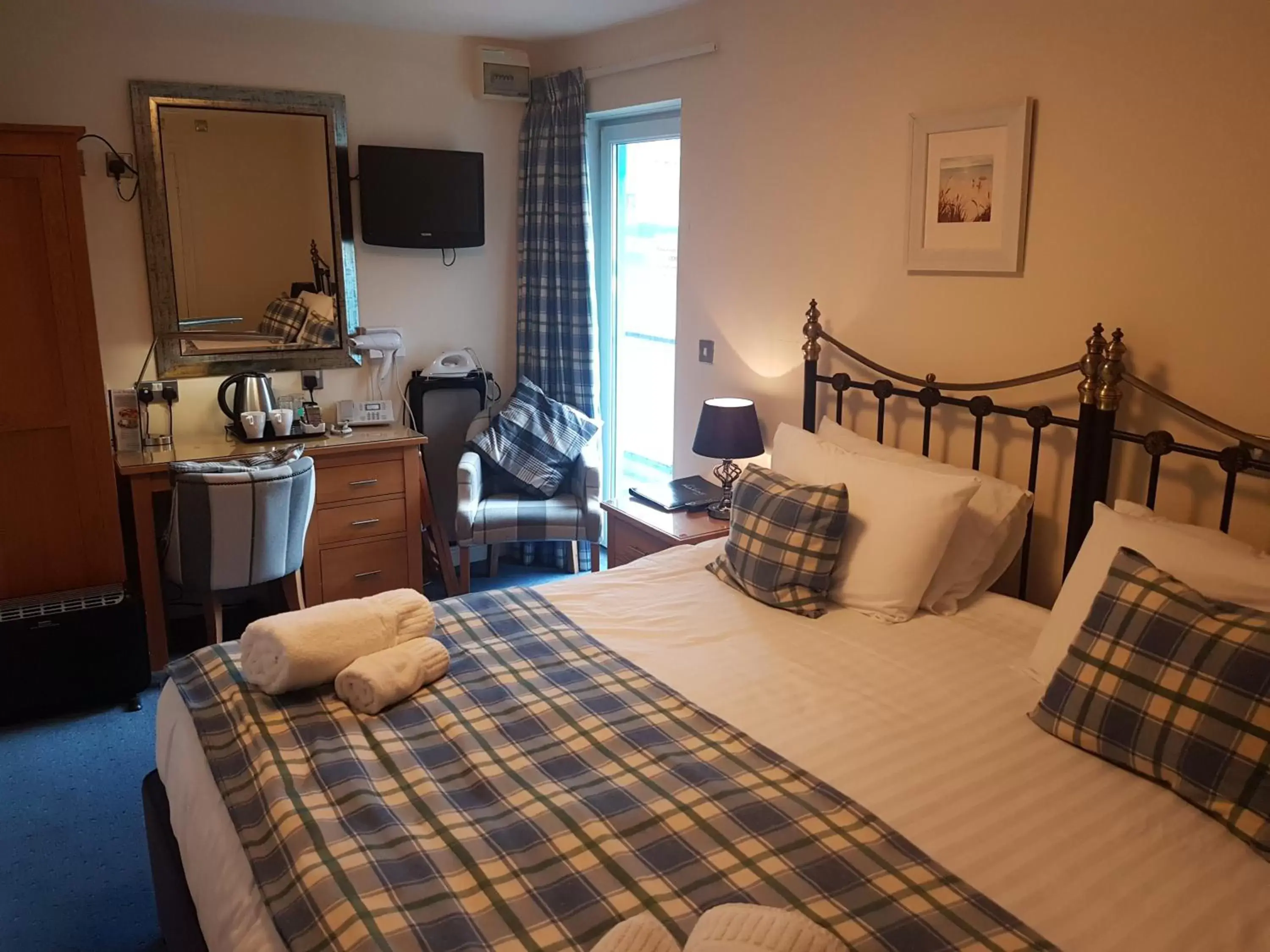 Bedroom, Bed in Gwesty'r Marine Hotel & Spa