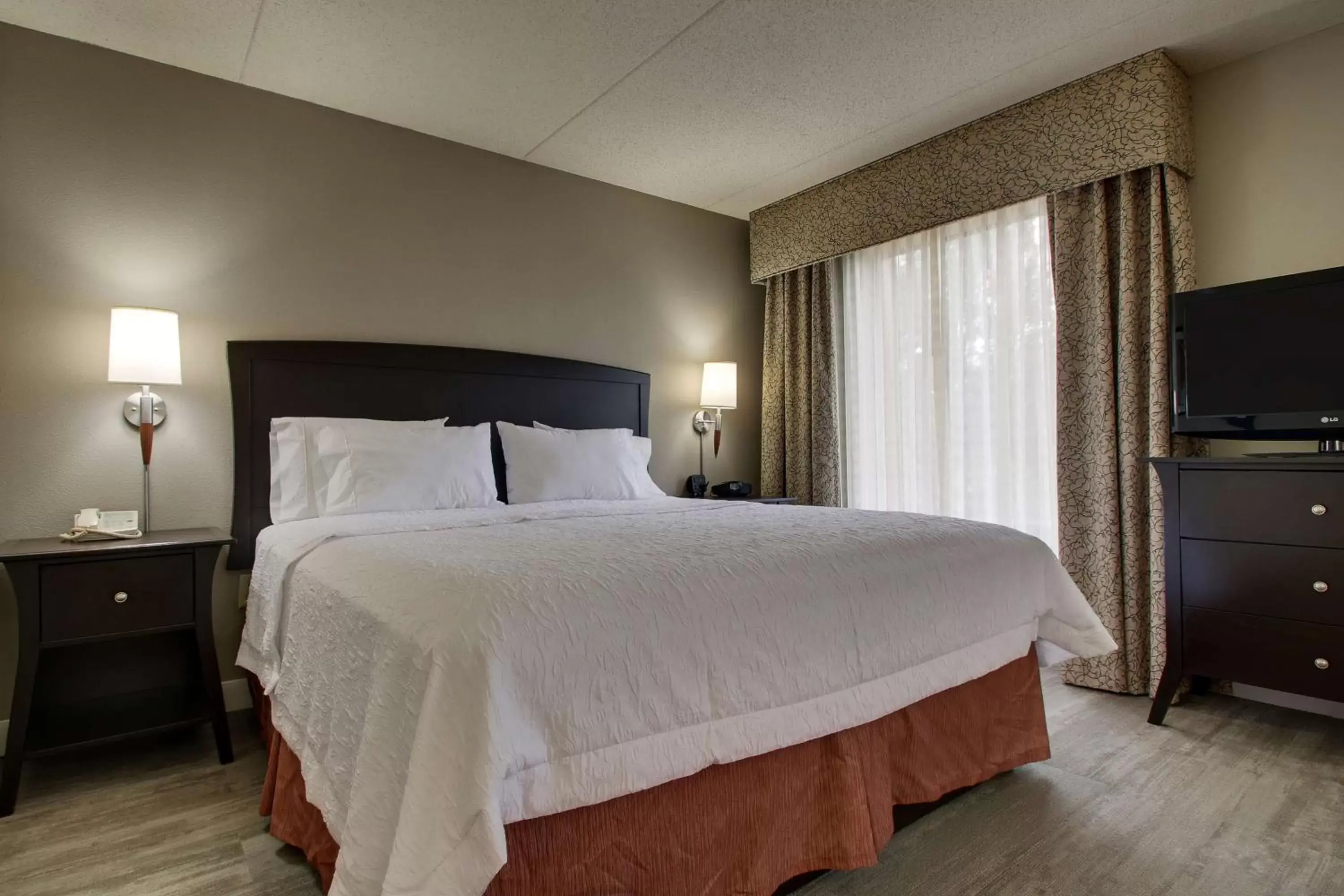 Bedroom, Bed in Hampton Inn & Suites Spartanburg-I-26-Westgate Mall