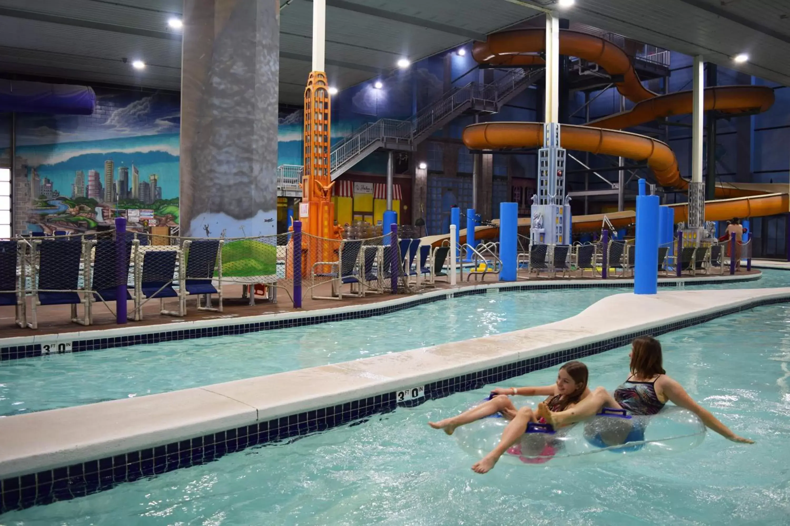 Swimming pool in Metropolis Resort - Eau Claire Swimming pool in Metropolis Resort - Eau Claire