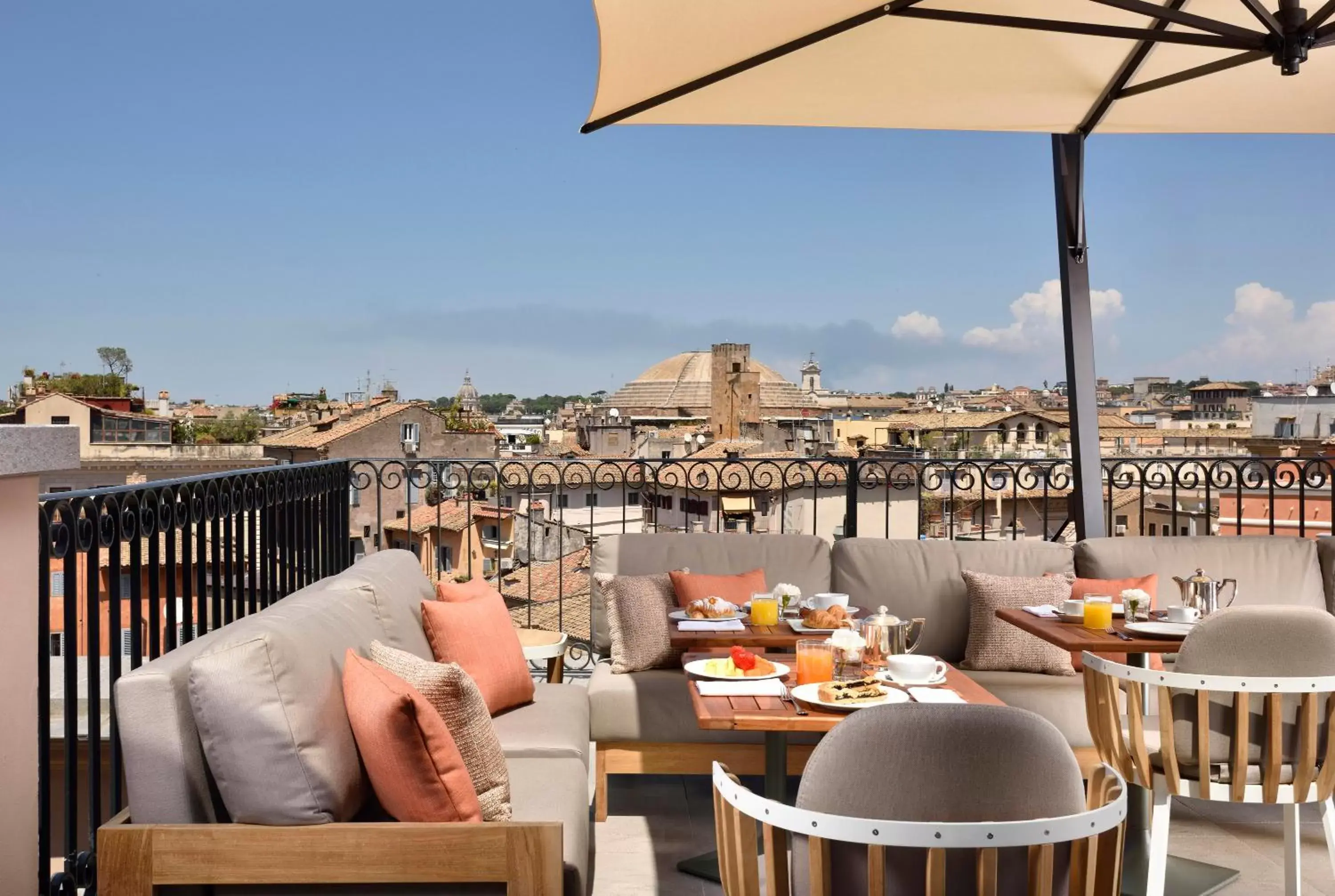 Balcony/Terrace, Restaurant/Places to Eat in Hotel L'Orologio Roma - WTB Hotels