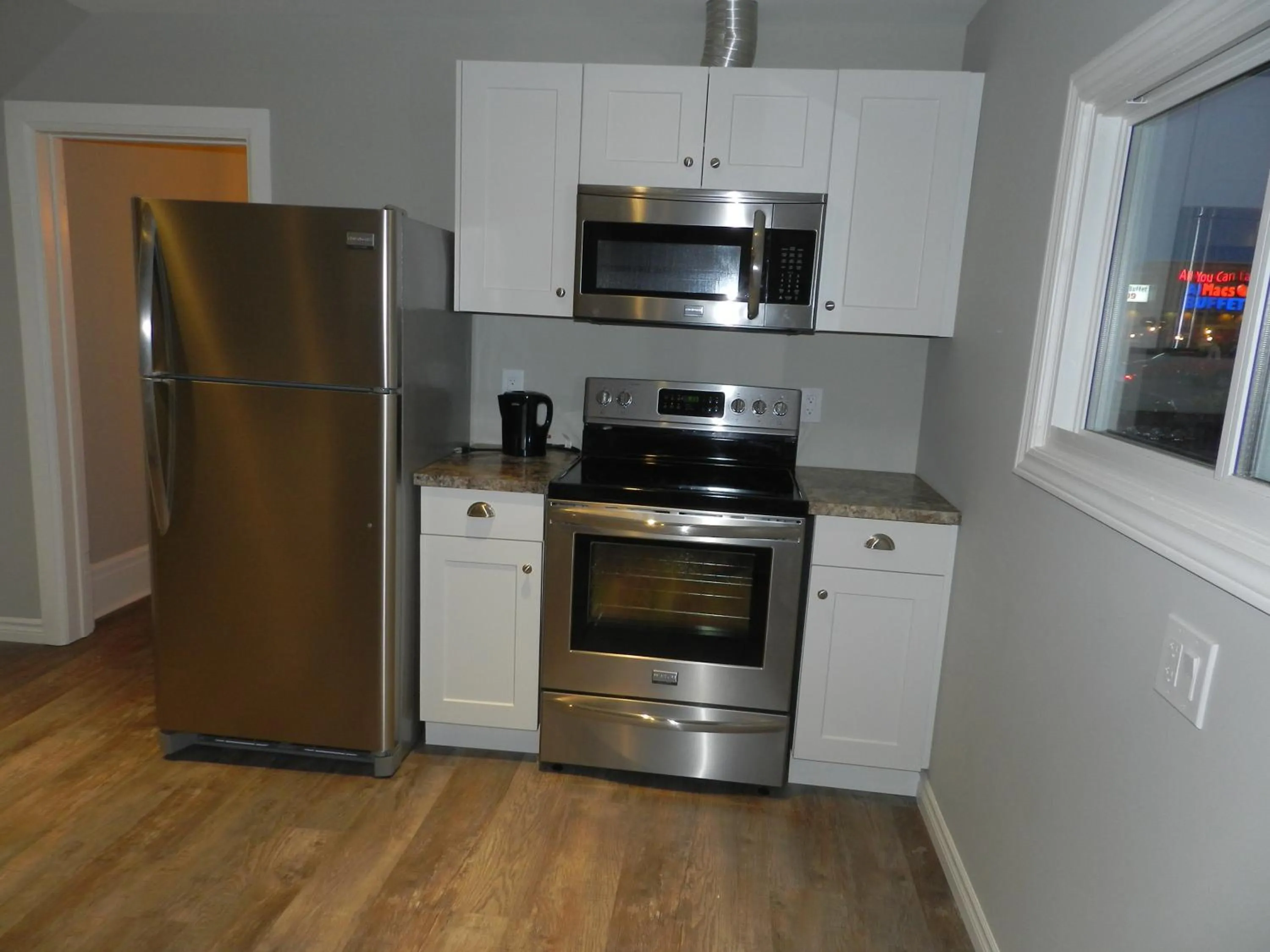 Kitchen or kitchenette in Kings Inn Near the Falls