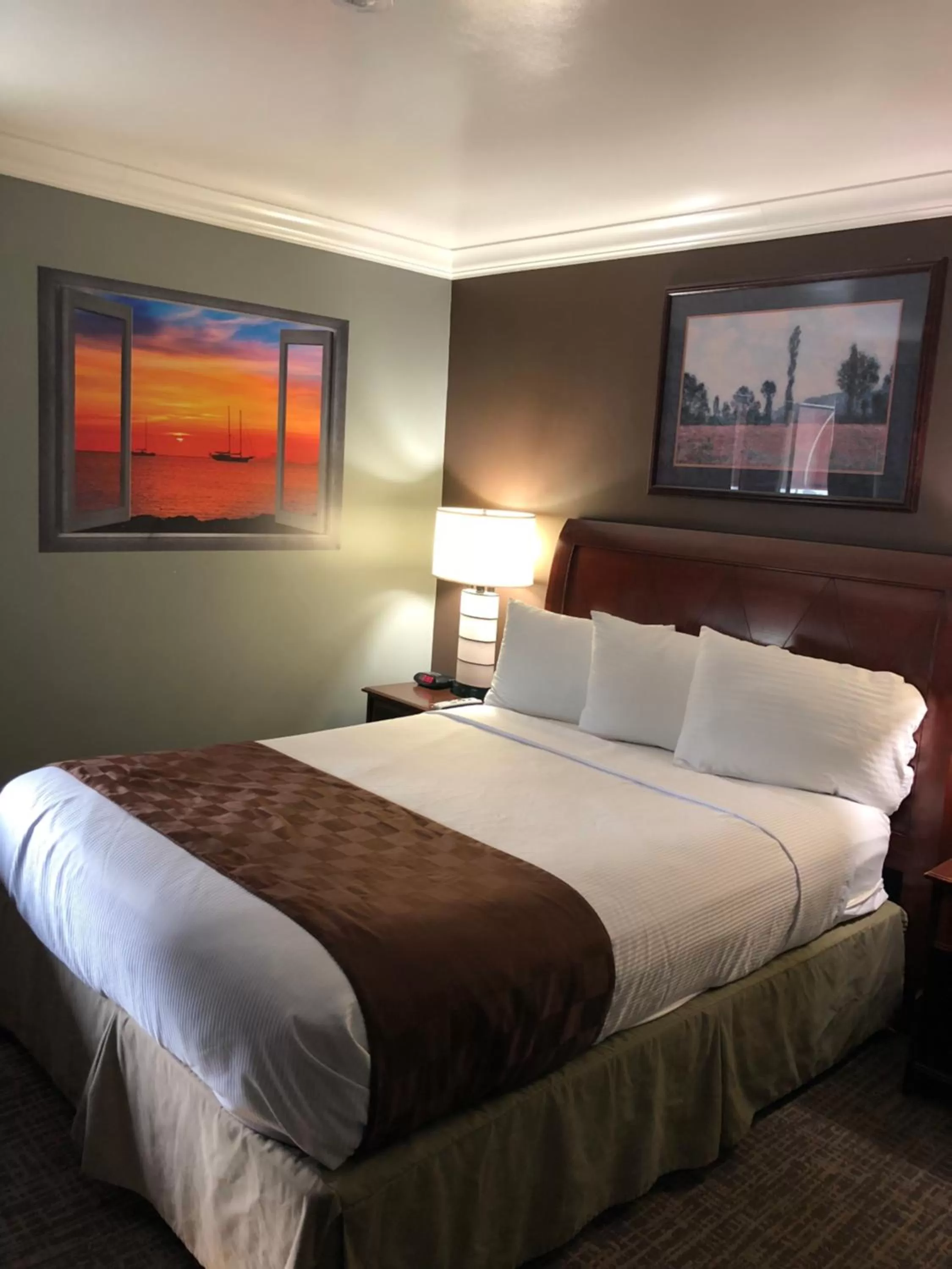 Bed in Knights Inn Los Angeles Central / Convention Center Area