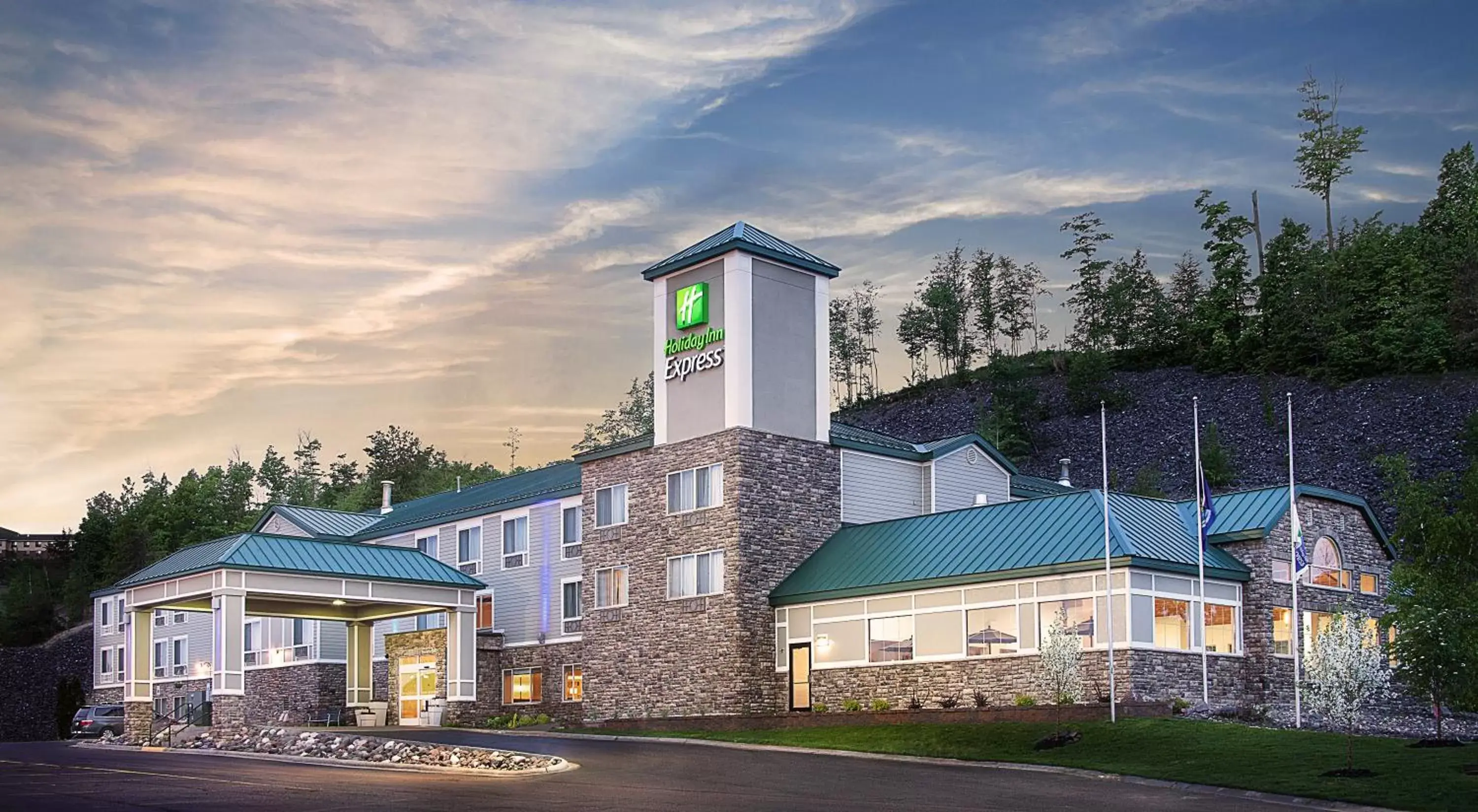 Property Building in Holiday Inn Express Houghton-Keweenaw, an IHG Hotel