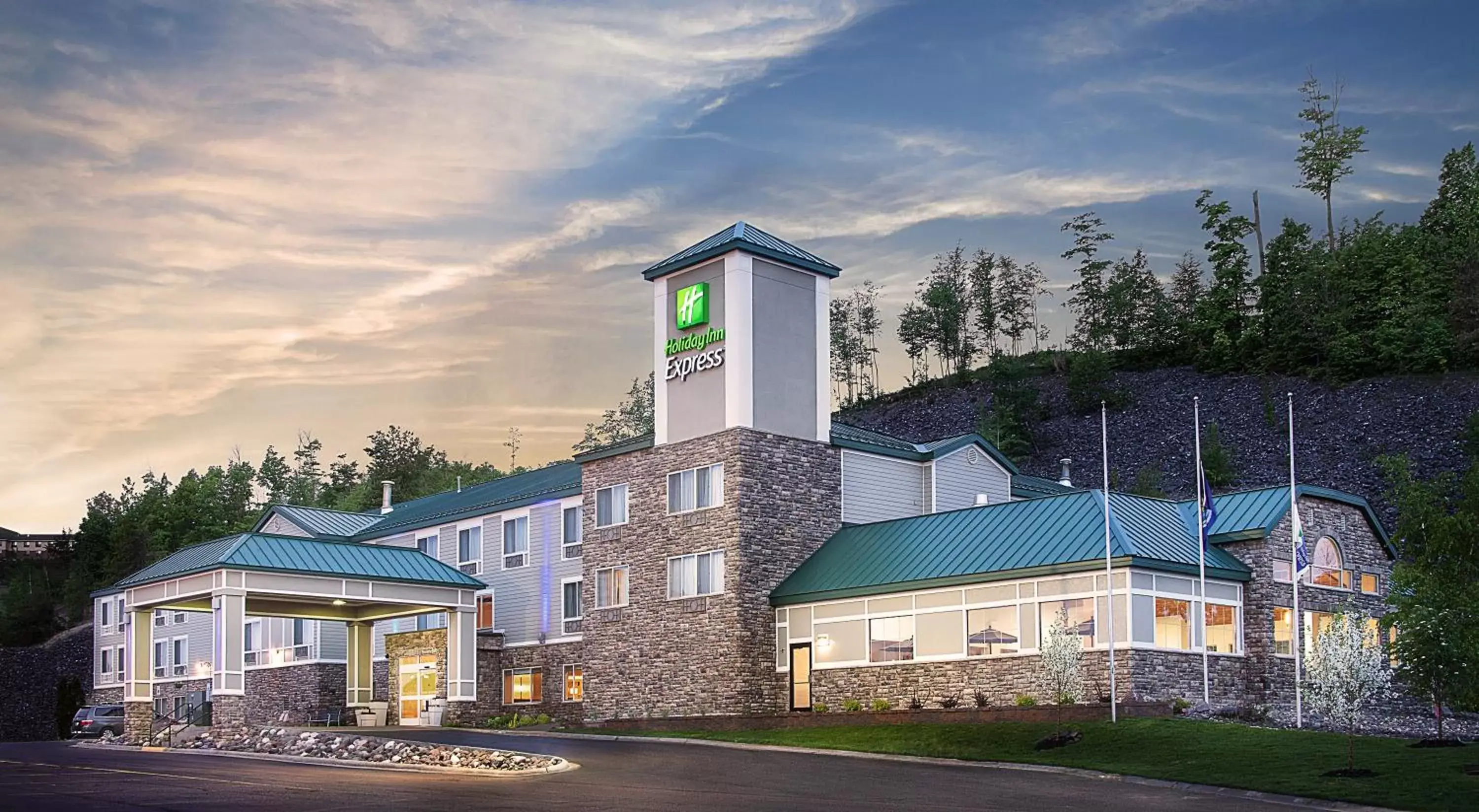 Property building in Holiday Inn Express Houghton-Keweenaw by IHG Property building in Holiday Inn Express Houghton-Keweenaw by IHG