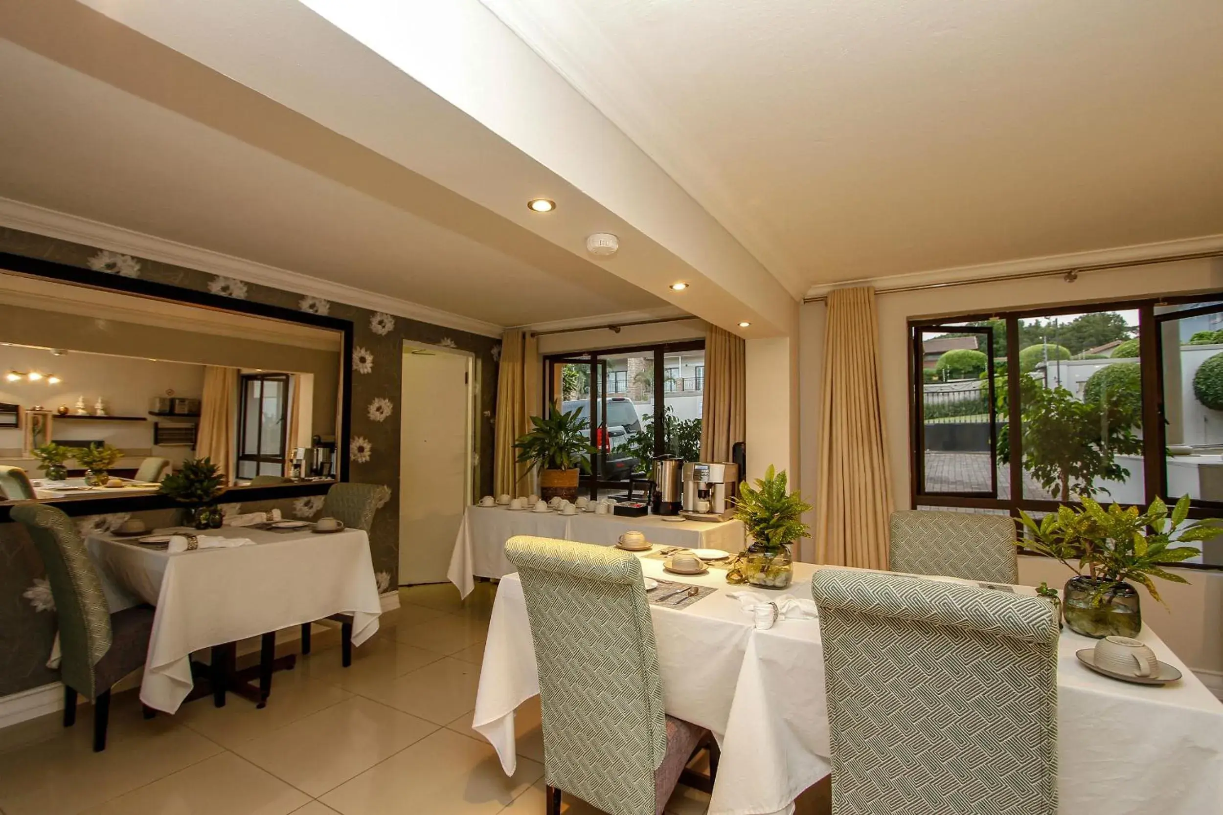 Restaurant/Places to Eat in Sanchia Luxury Guesthouse