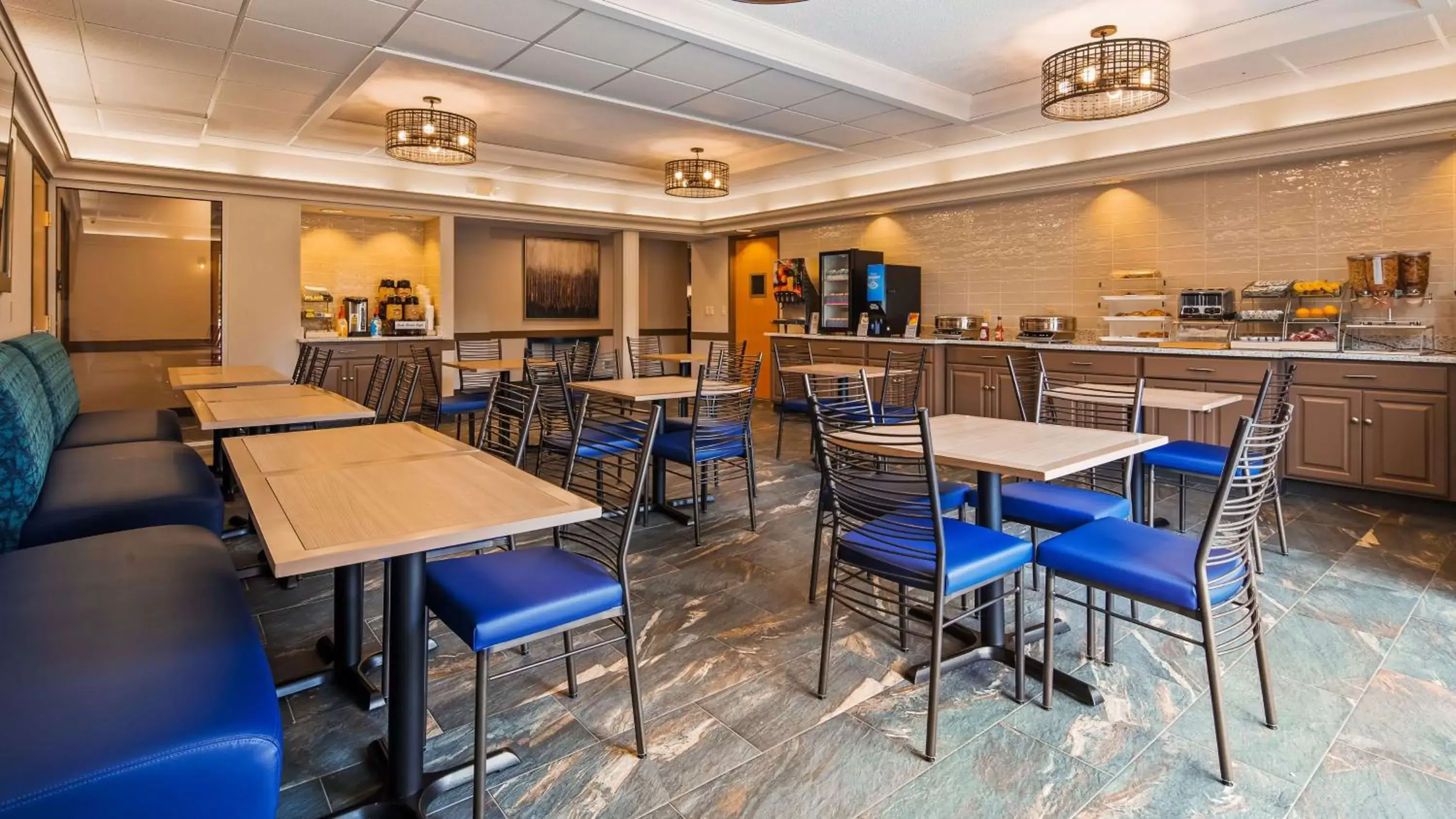 Restaurant/Places to Eat in Best Western Plus Hudson I-94