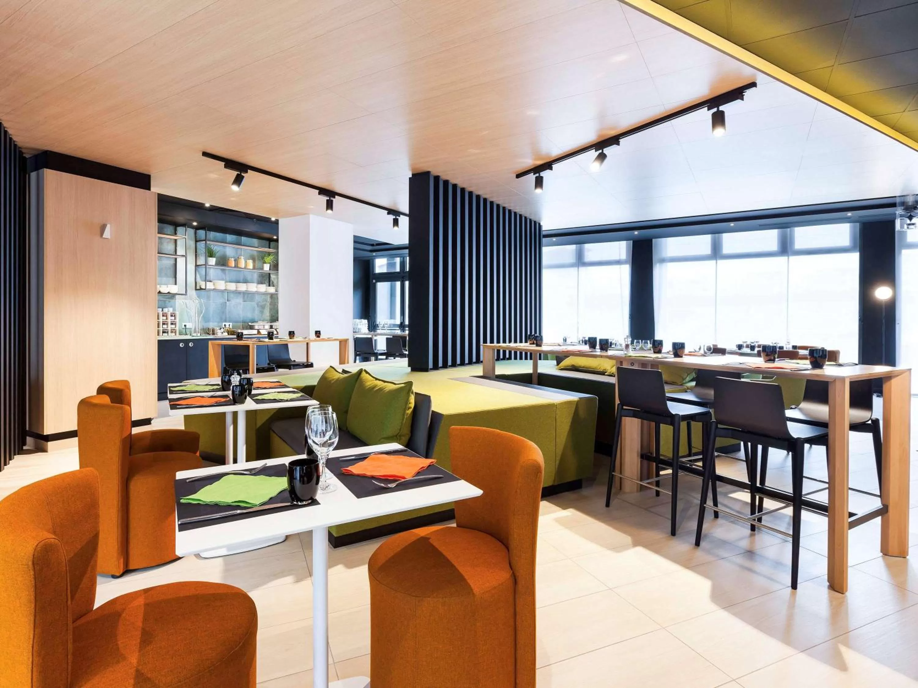 Restaurant/places to eat in Novotel Tours Centre Gare