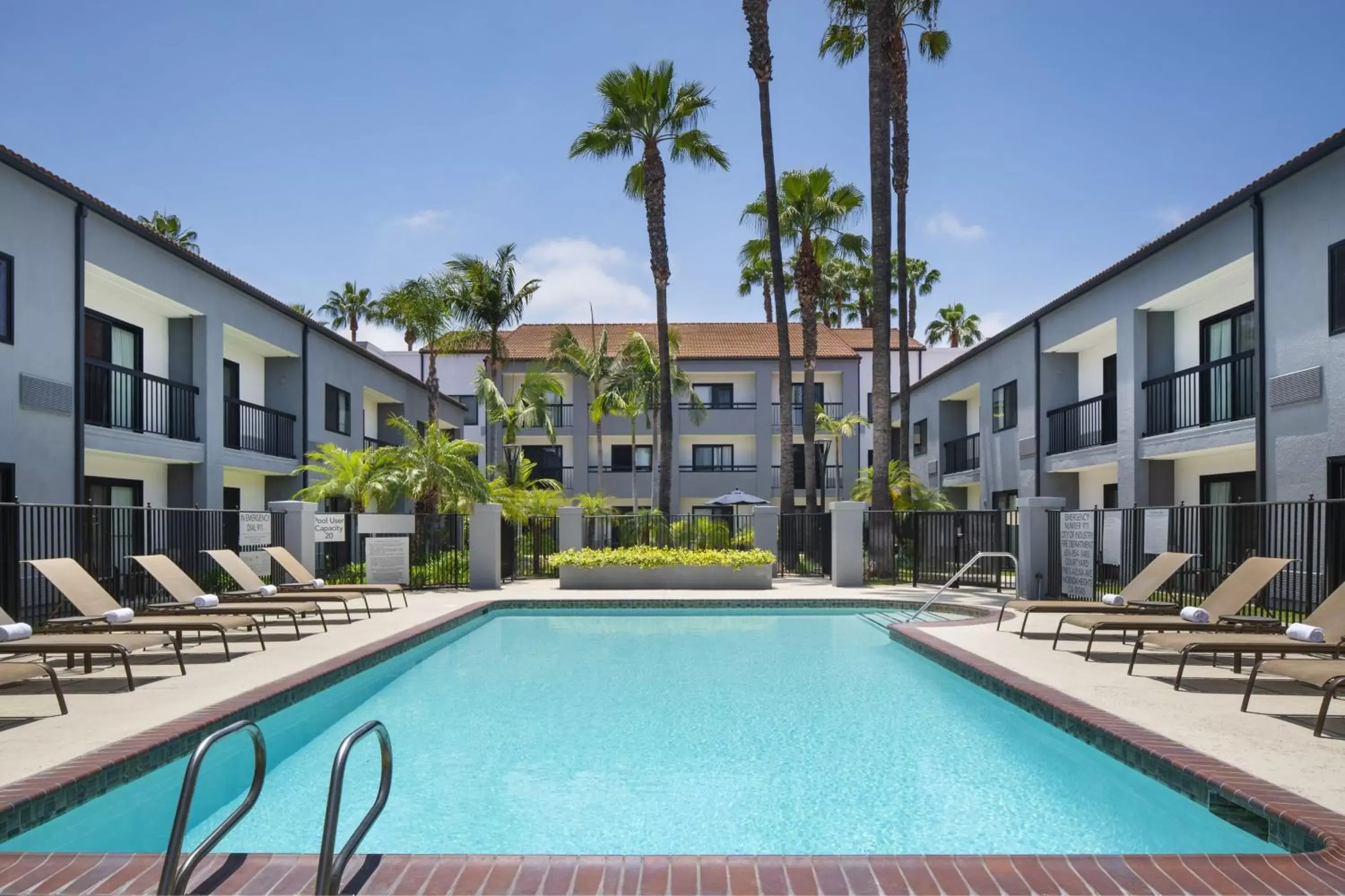 Swimming Pool in Courtyard by Marriott Los Angeles Hacienda Heights Orange County