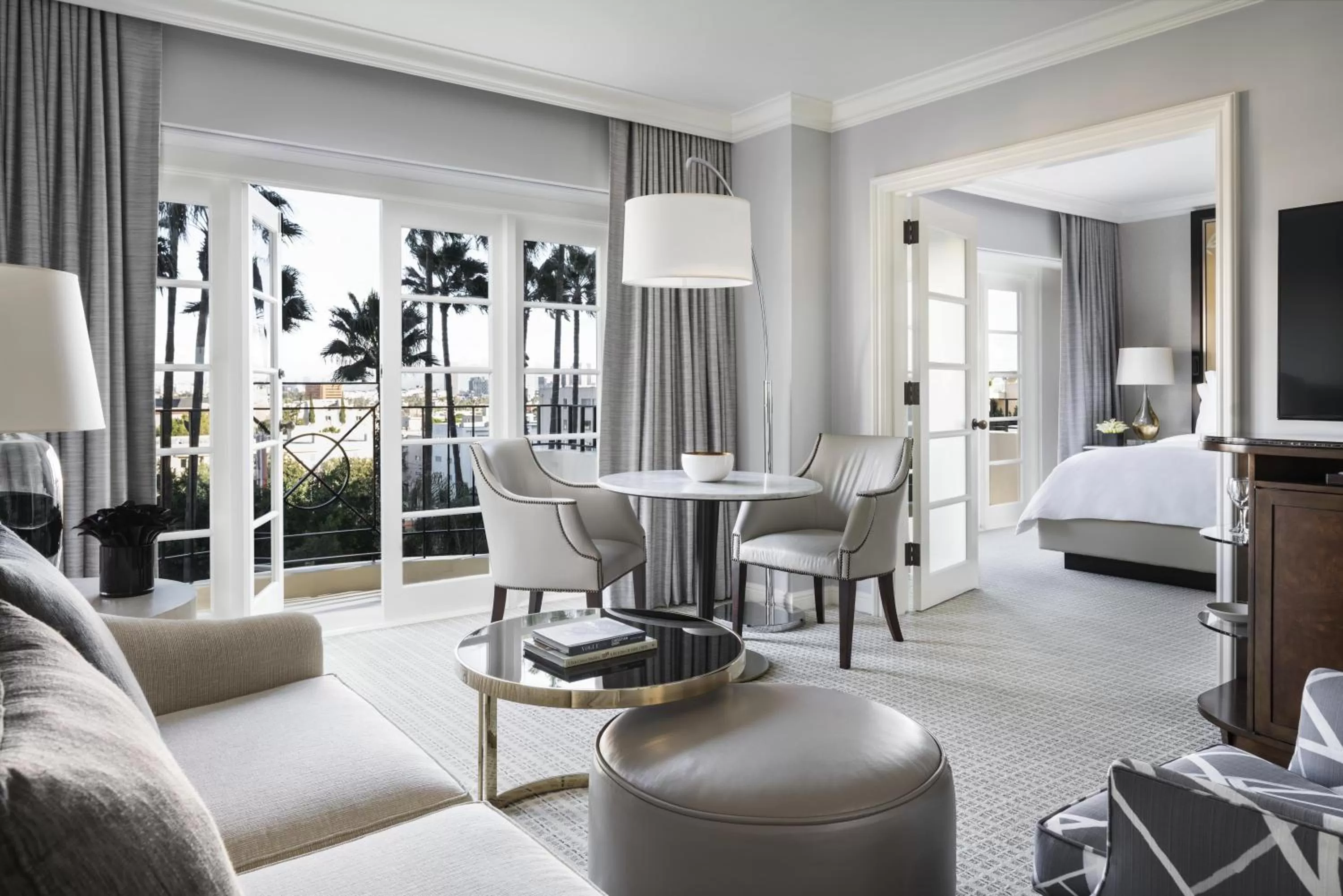 Living room, Bed in Four Seasons Hotel Los Angeles at Beverly Hills