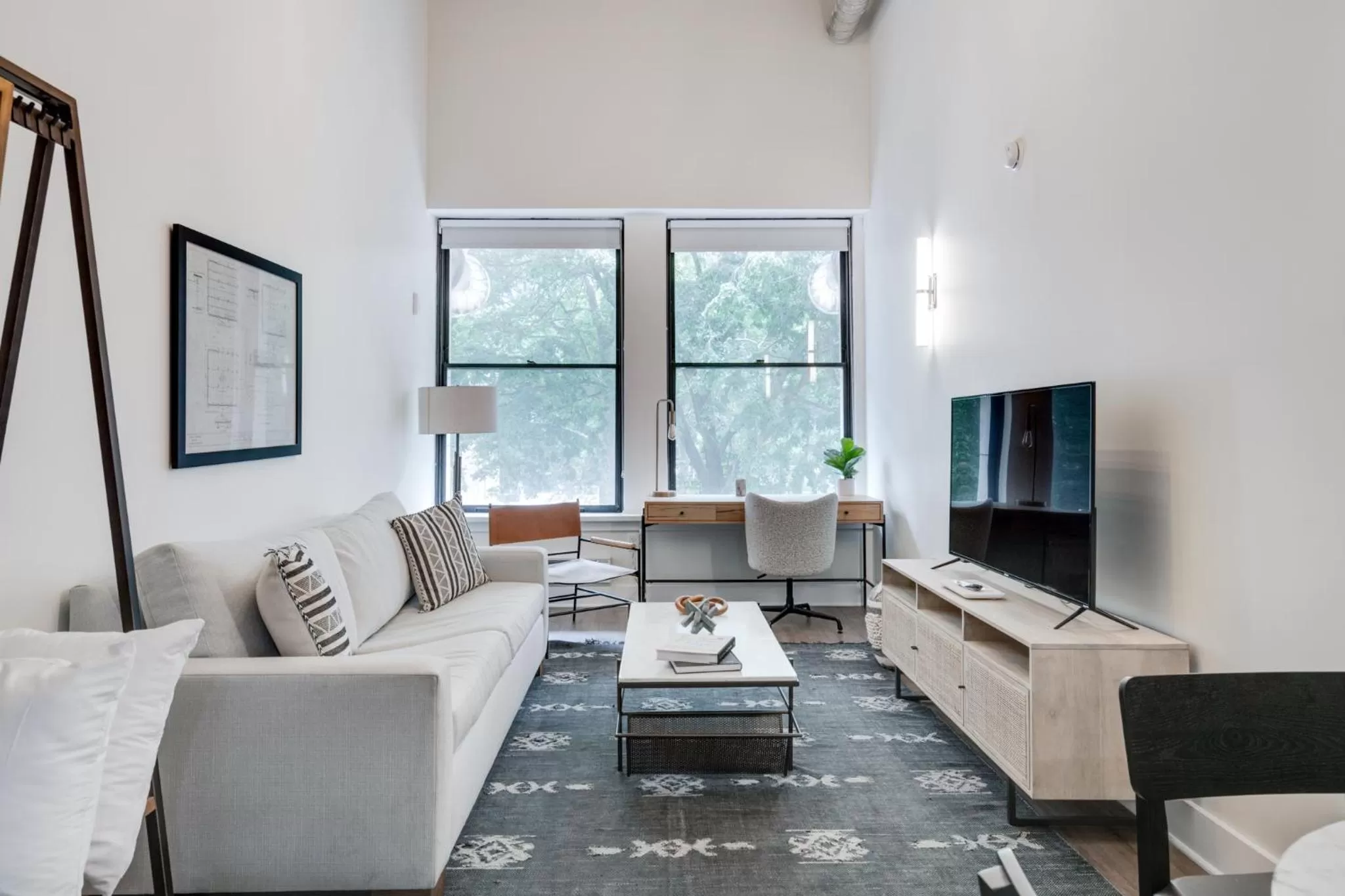 TV and multimedia in The Ledger Residences by Sosuite - Old City