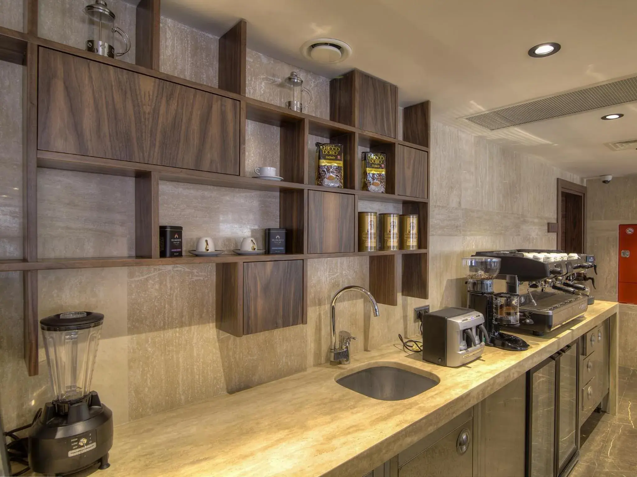 Kitchen or kitchenette, Kitchen/Kitchenette in Fesa Business Hotel
