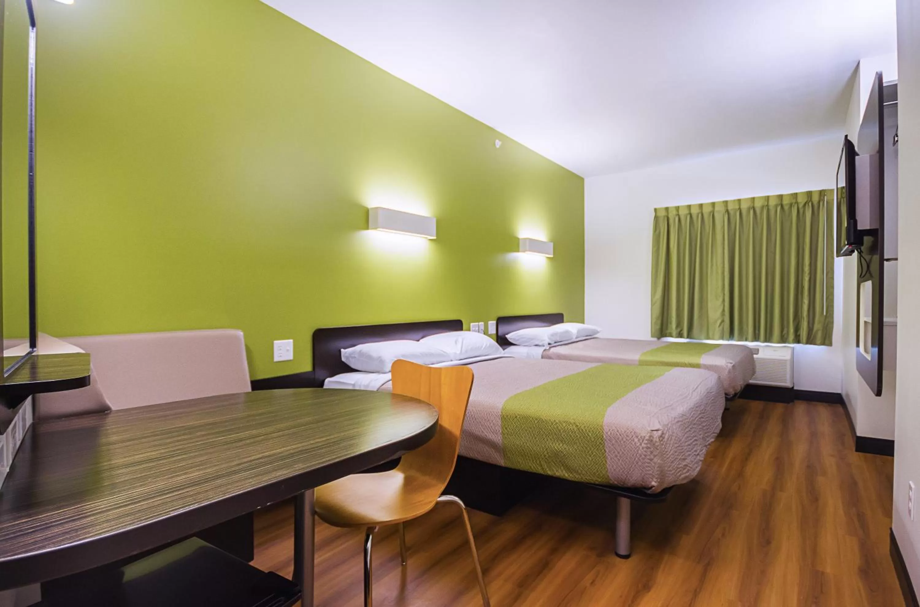 Bedroom, Bed in Motel 6-South Bend, IN - Mishawaka