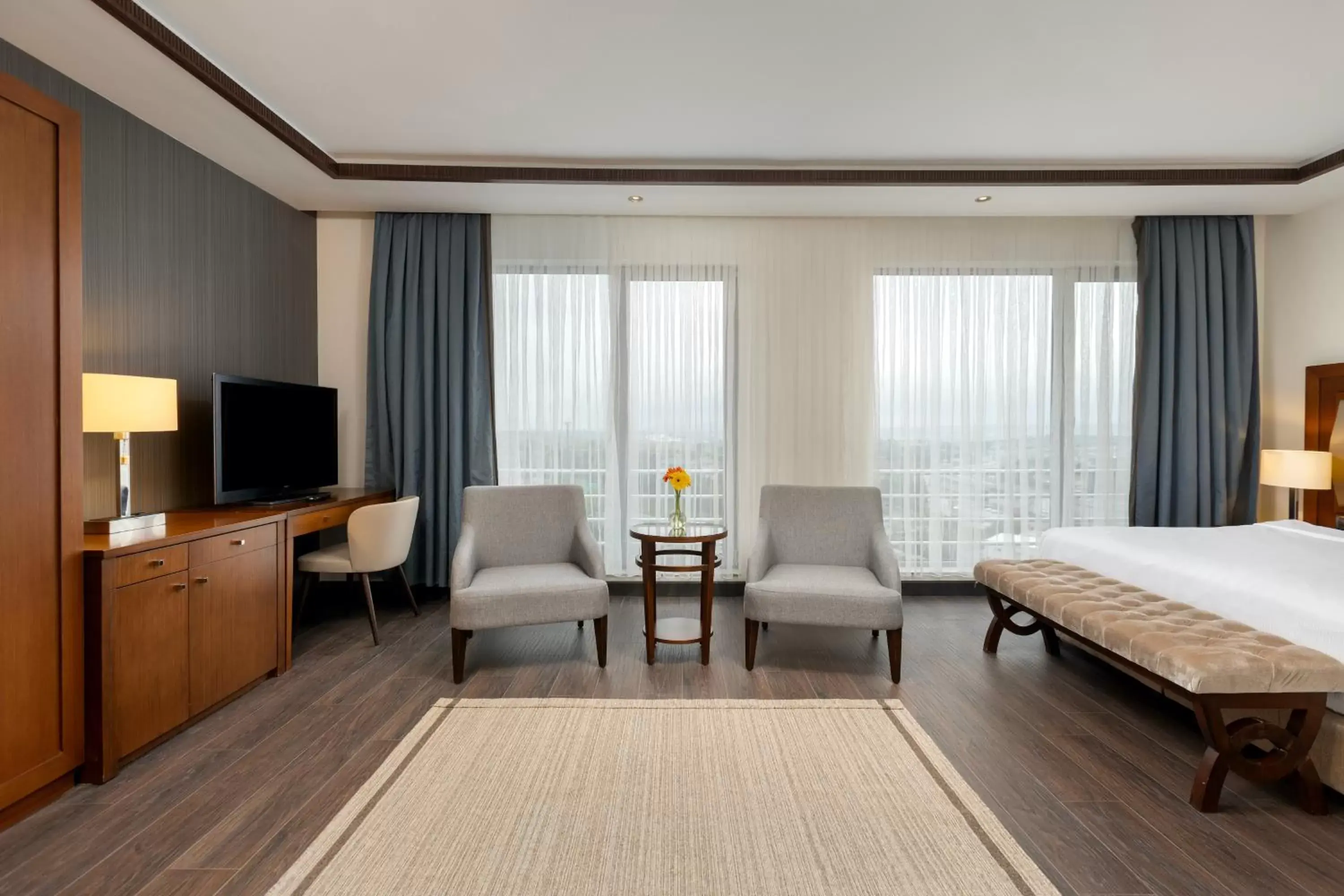 Bed, TV/Entertainment Center in Miracle Istanbul Asia Airport Hotel & Spa