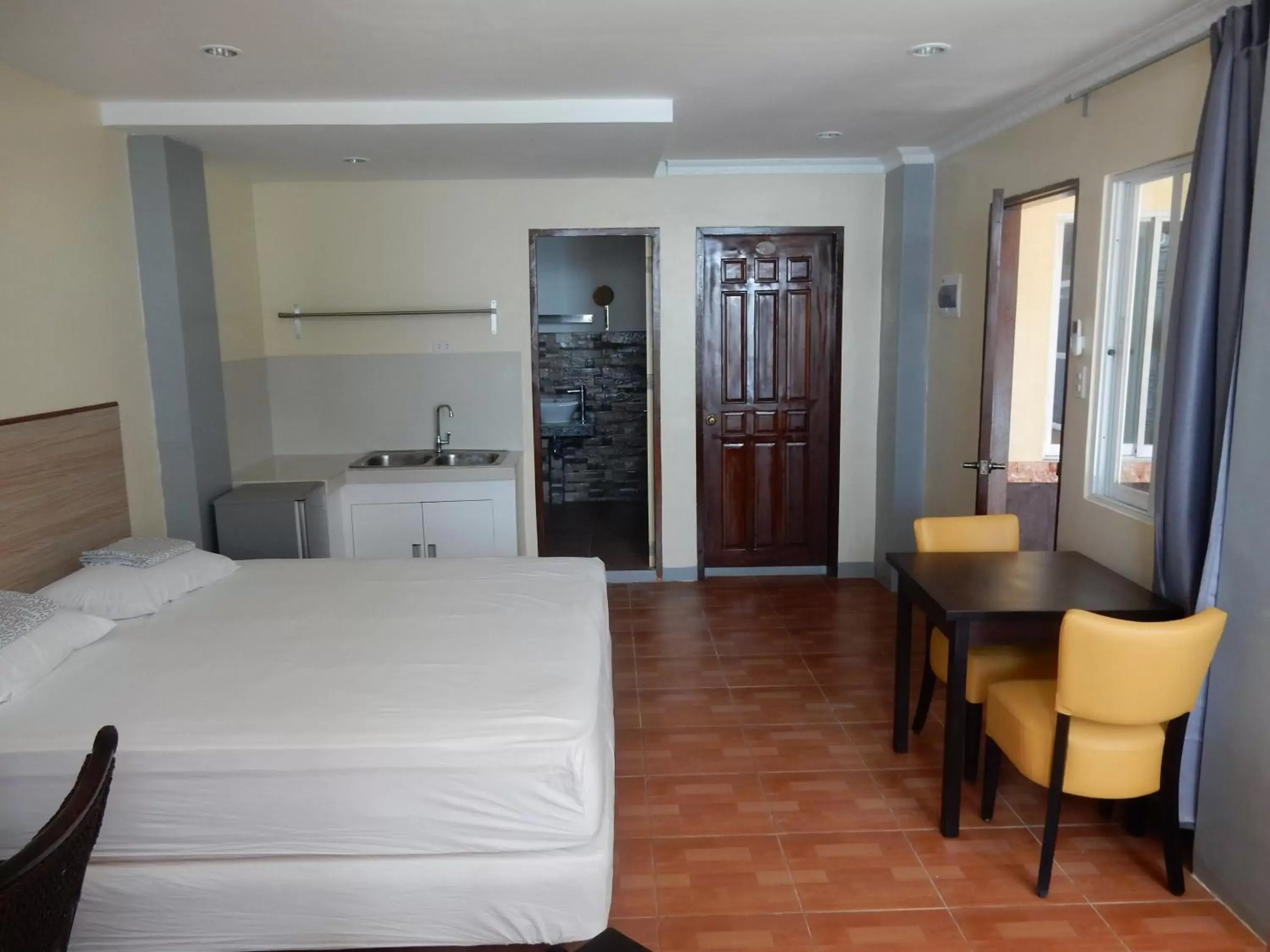 Photo of the whole room, Room Photo in Oslob Seafari Resort