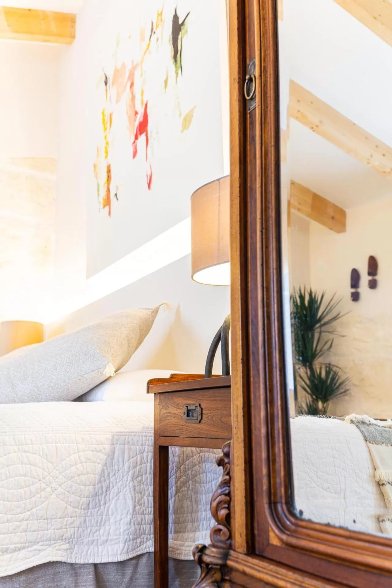 Decorative detail, Bed in Flor de Mandarina