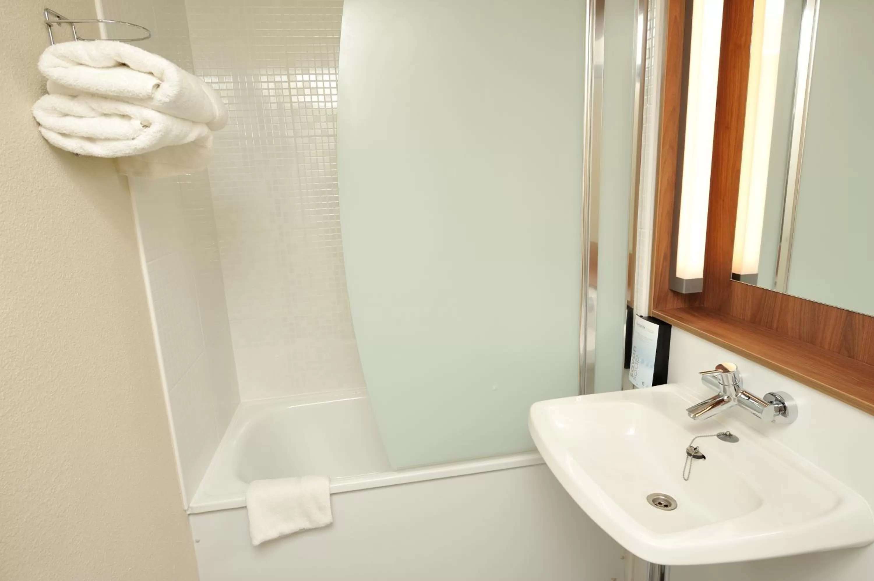 Bathroom in Campanile Pont-à-Mousson