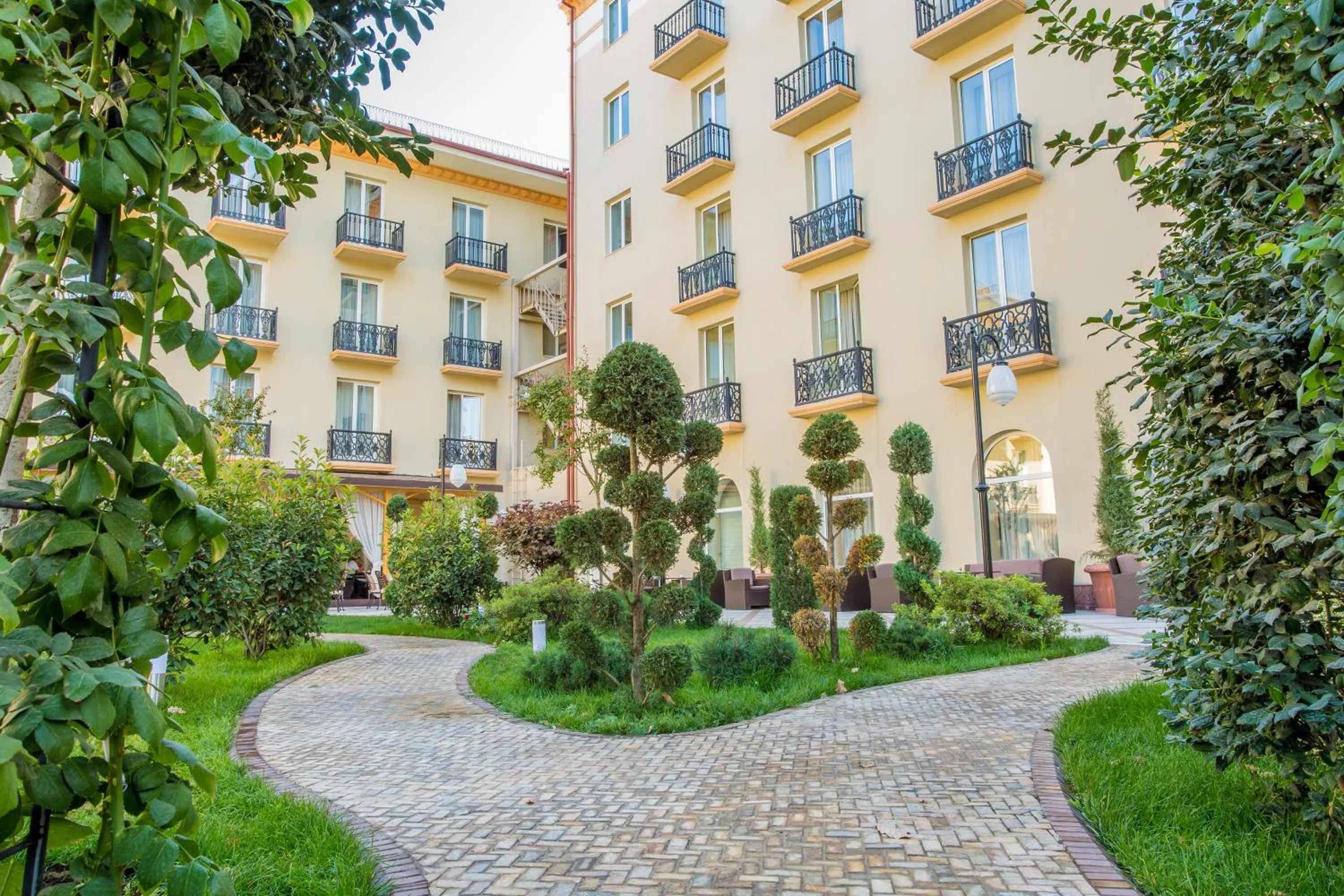 Garden in LOTTE City Hotels Tashkent Palace