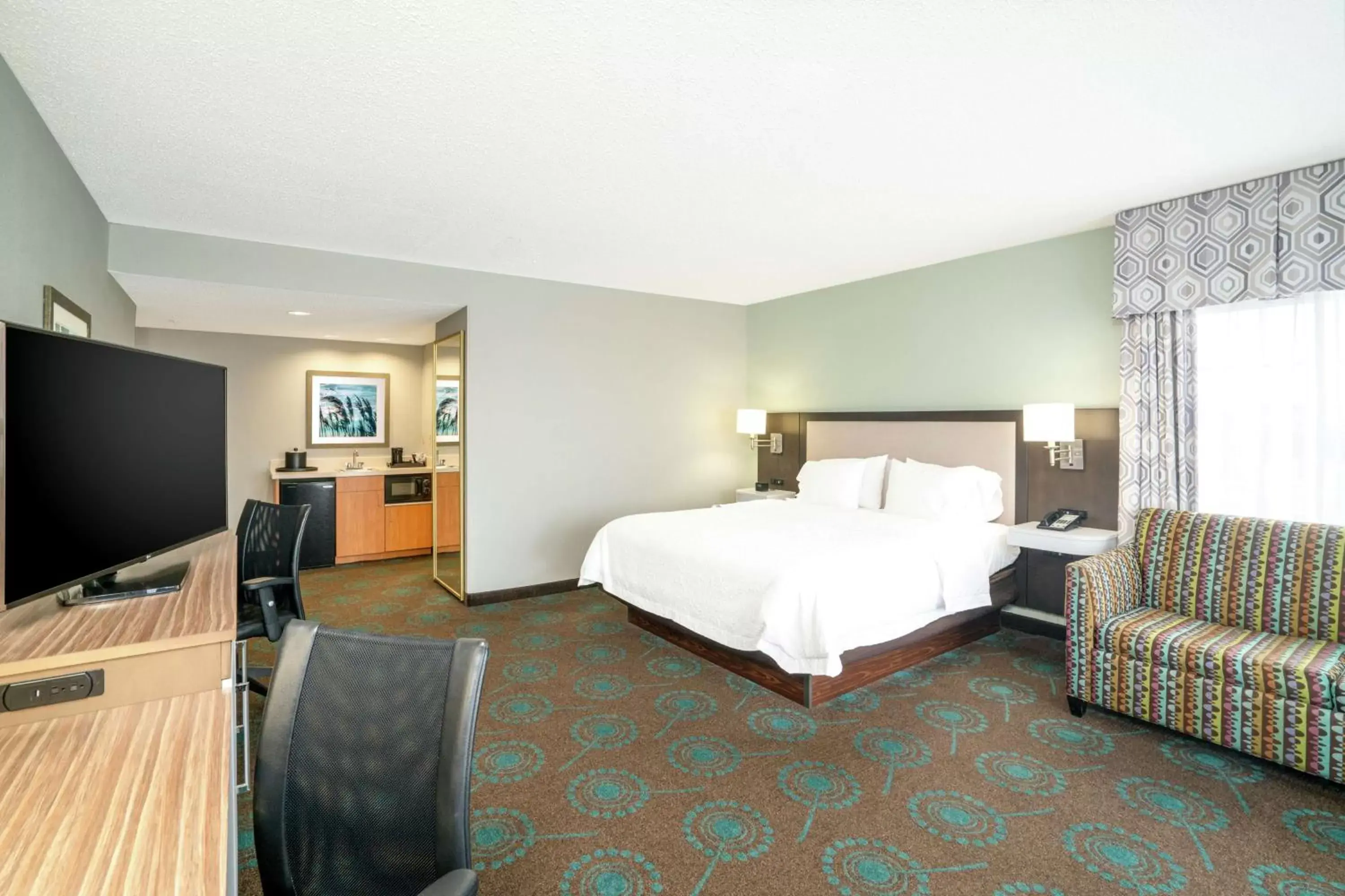 Bedroom, Bed in Hampton Inn & Suites Chincoteague-Waterfront, Va