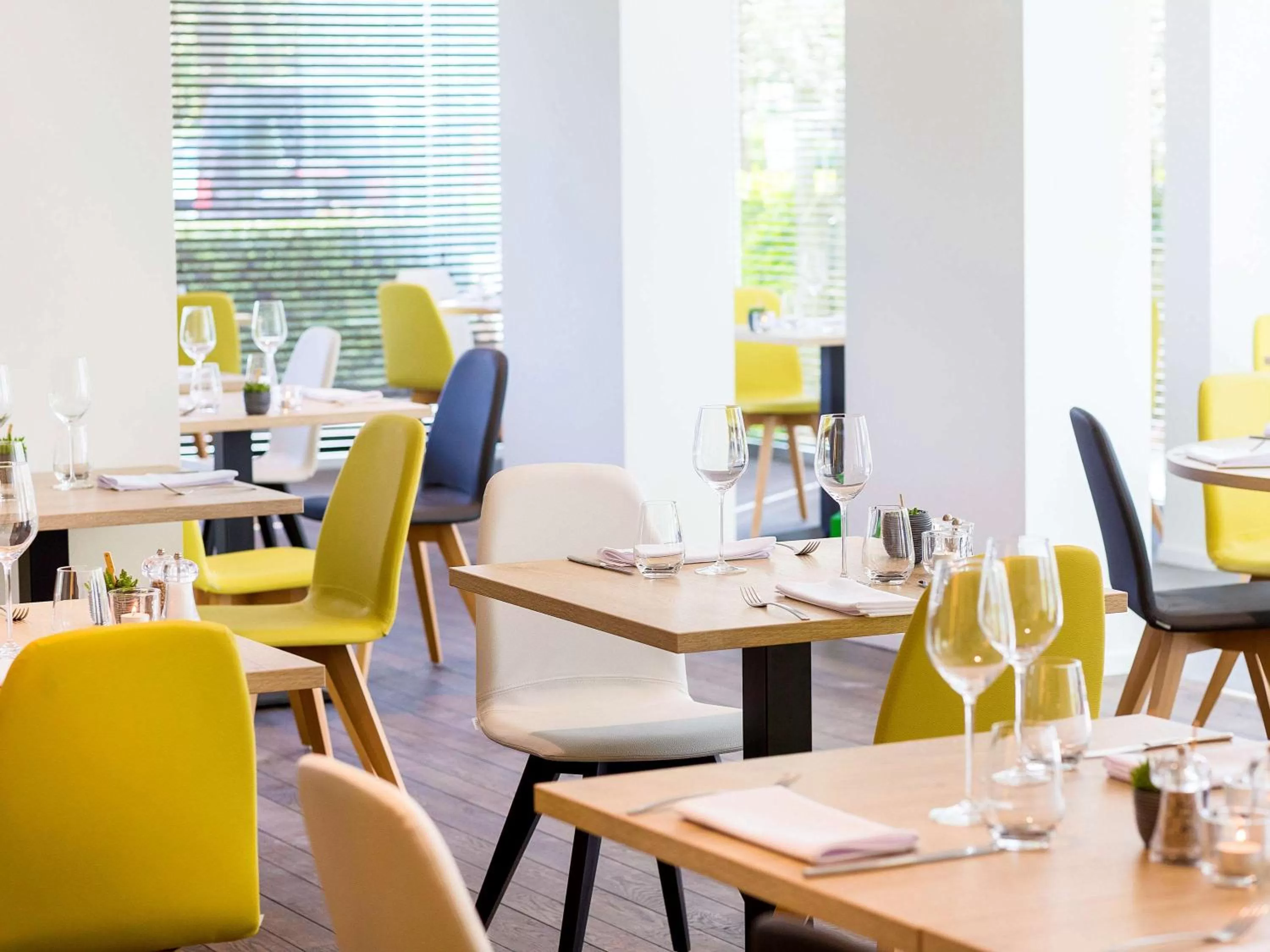 Restaurant/places to eat in ibis Styles Kortrijk Expo