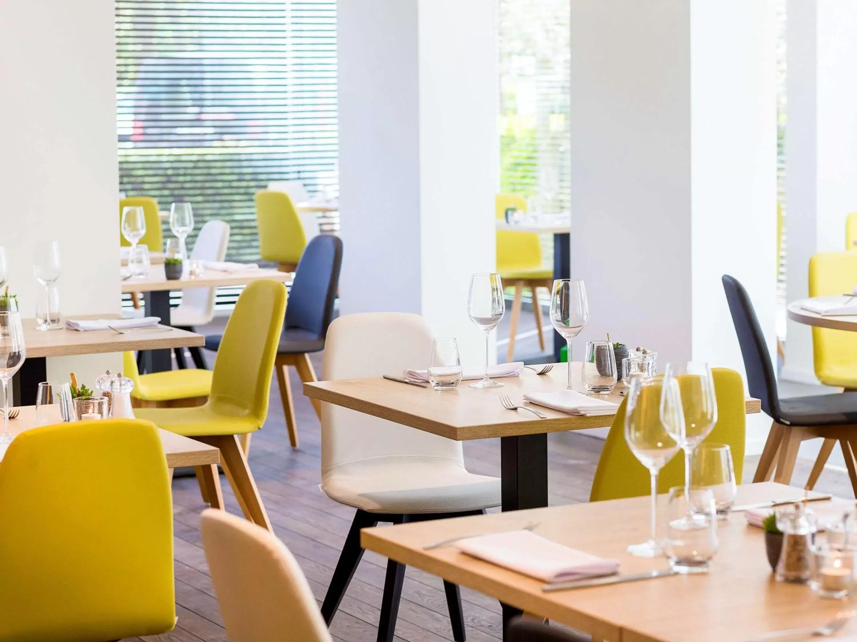 Restaurant/Places to Eat in ibis Styles Kortrijk Expo