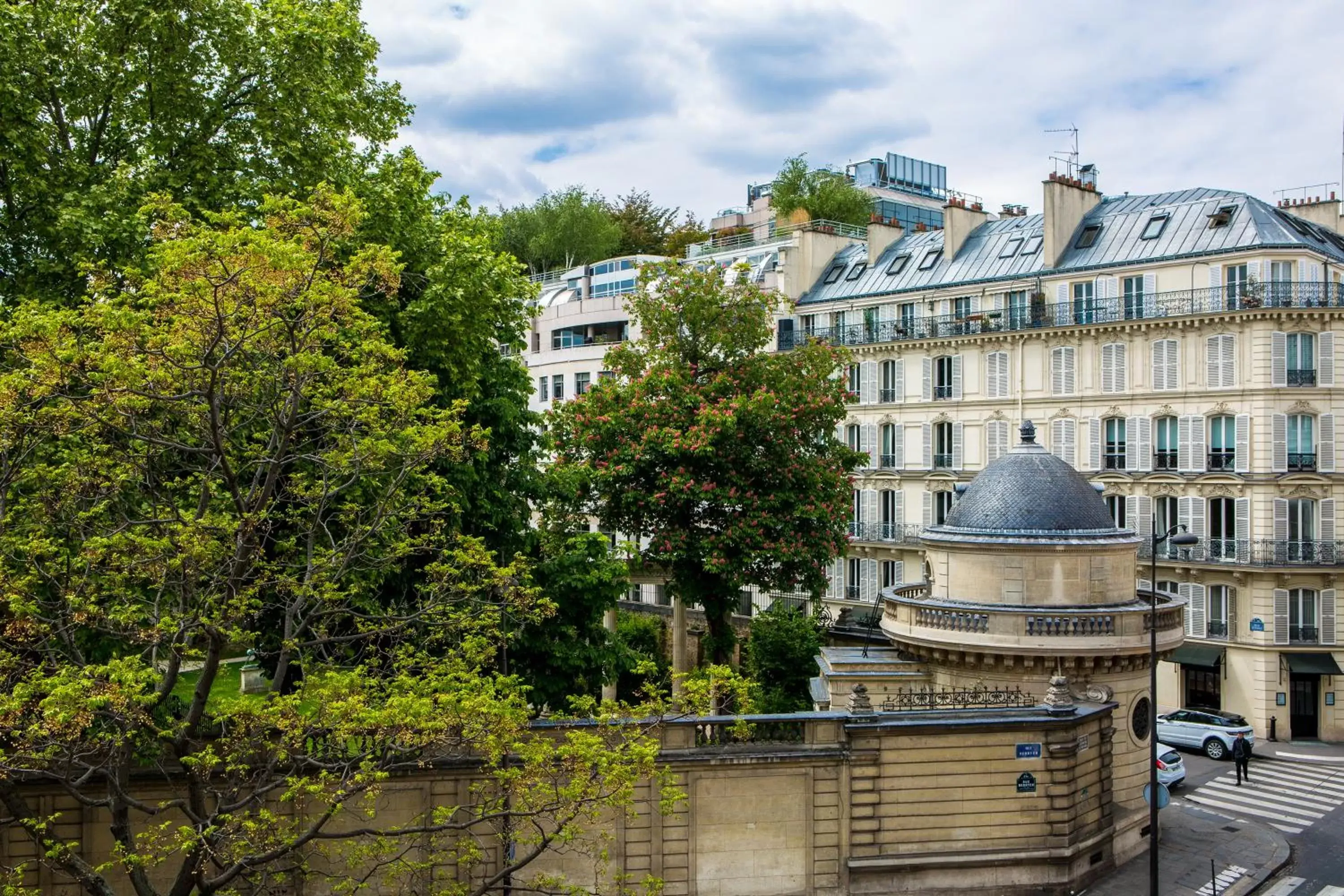 City view, Property Building in Royal Garden Champs-Élysées