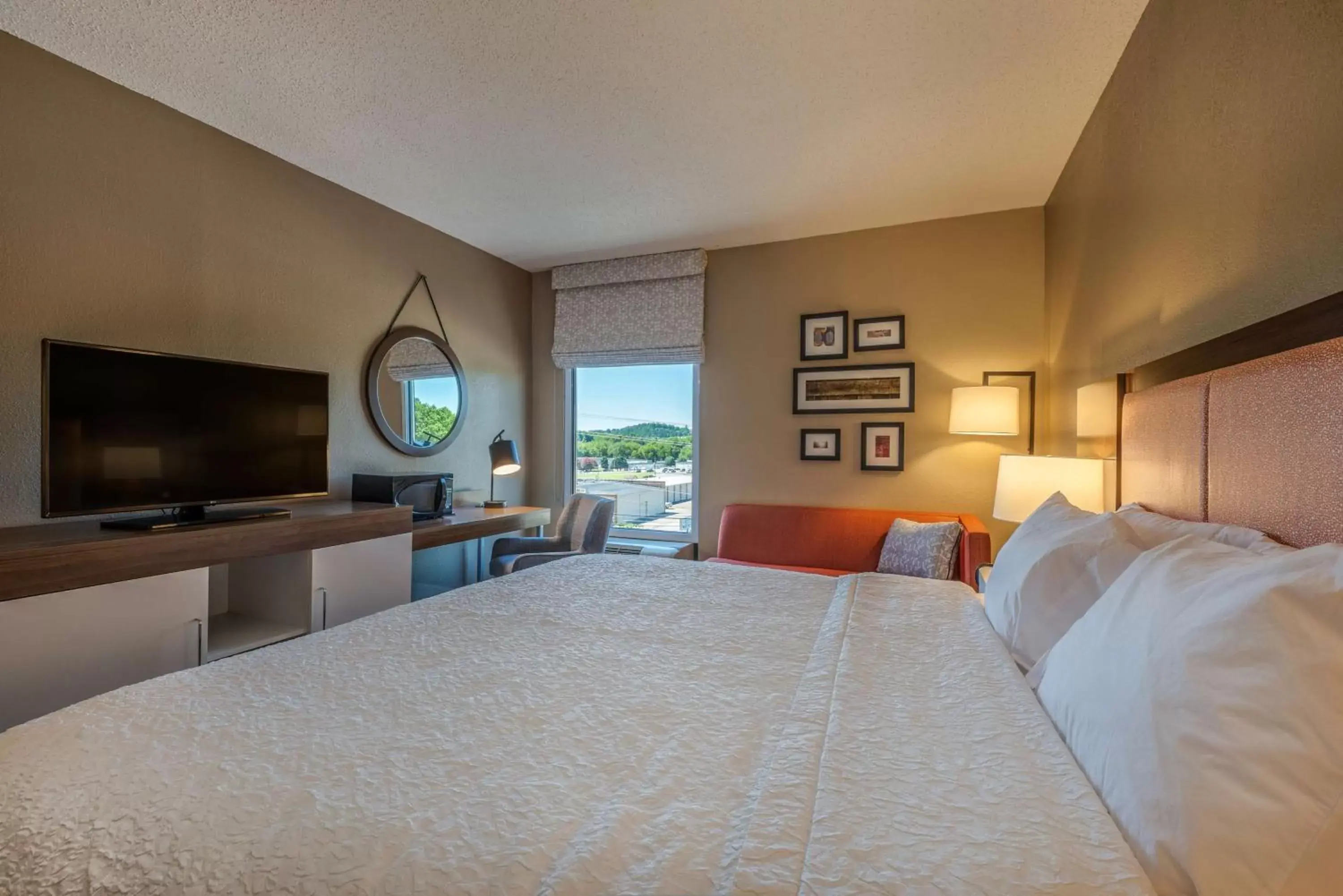 Bedroom, Bed in Hampton Inn Wilkesboro