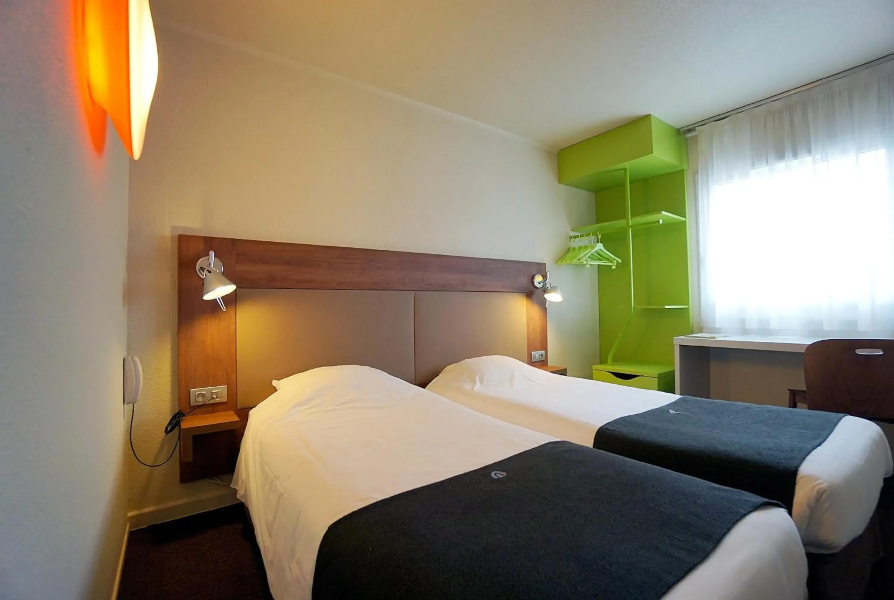 New Generation Twin Room  in Campanile Paris Ouest - Chaville
