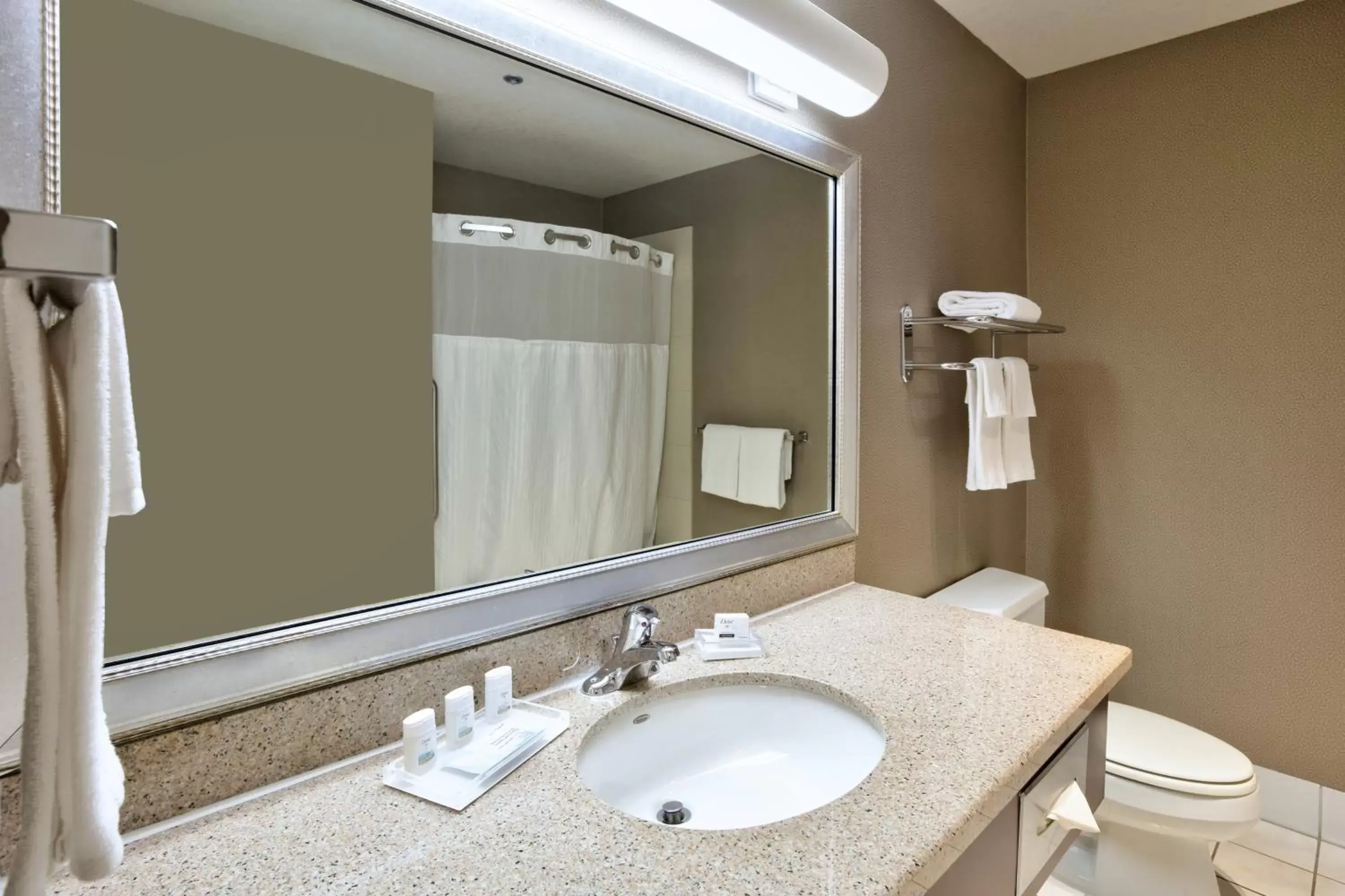 Bathroom in Holiday Inn & Suites Santa Maria by IHG Bathroom in Holiday Inn & Suites Santa Maria by IHG