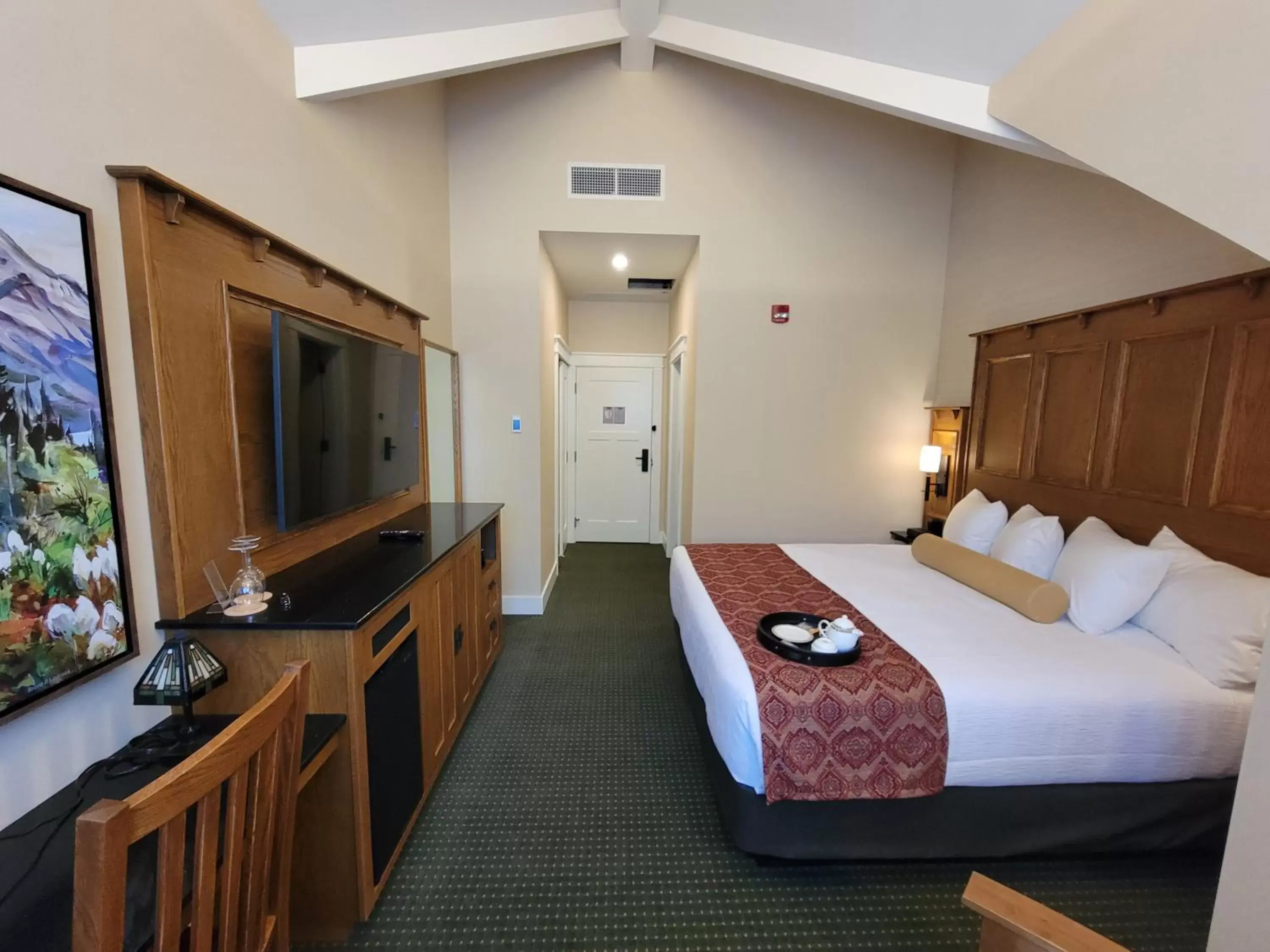 Bed, TV/Entertainment Center in Kilmorey Lodge